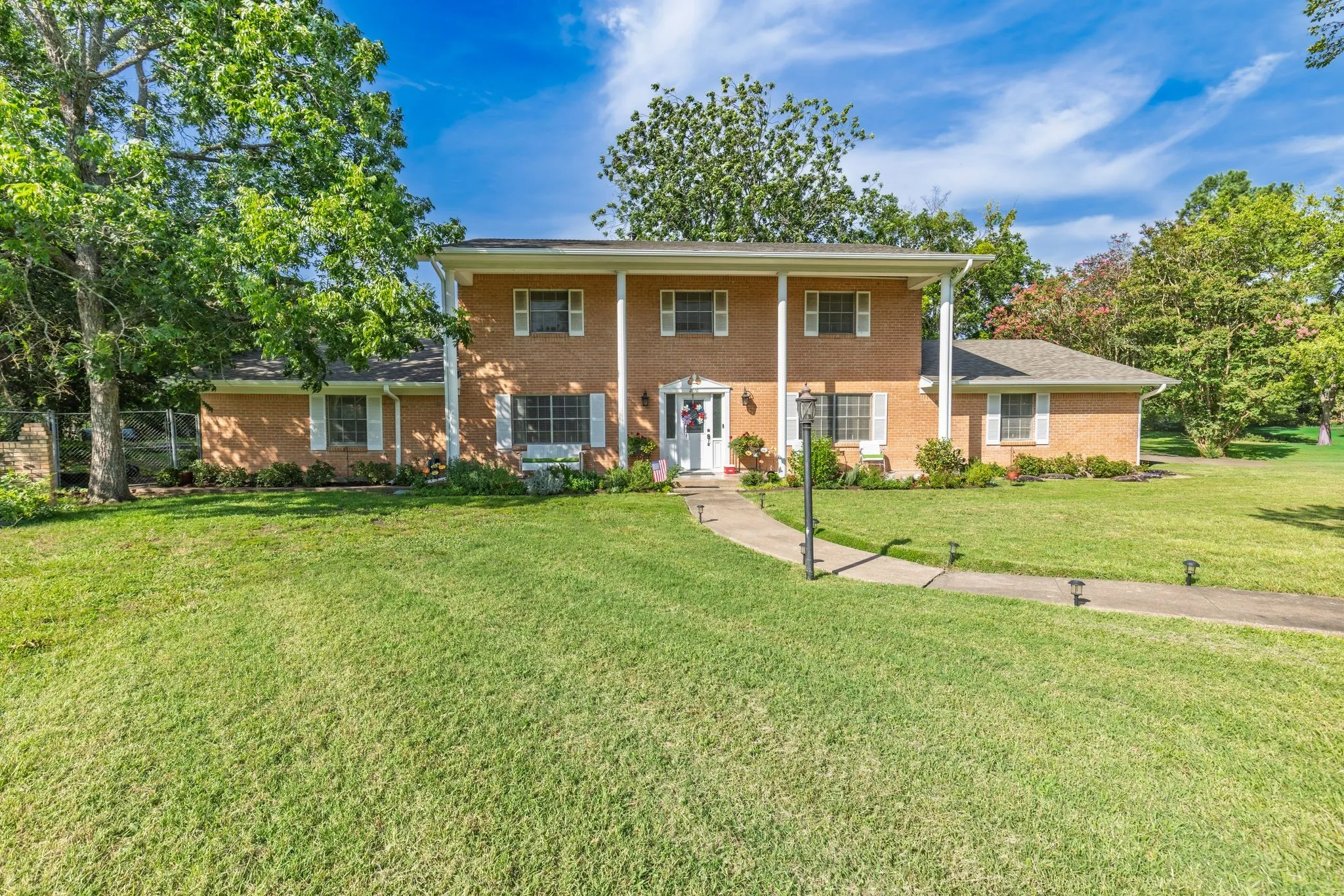 Single Family Residence For Sale in Hunt County , 2810 Tanglewood Drive, Commerce, Texas 75428, 4 Bedroom, 3 Bathroom, 2 Garage spaces, 3,131 Sqft, built in 1967, mls#21315446, Real Estate Agent in Commerce, Homes For Sale in Hunt county, Homes For Sale in Commerce, Realtor in Commerce Texas, Real Estate Brokerage Independent Realty Texas, Luminita Cordes Realtor