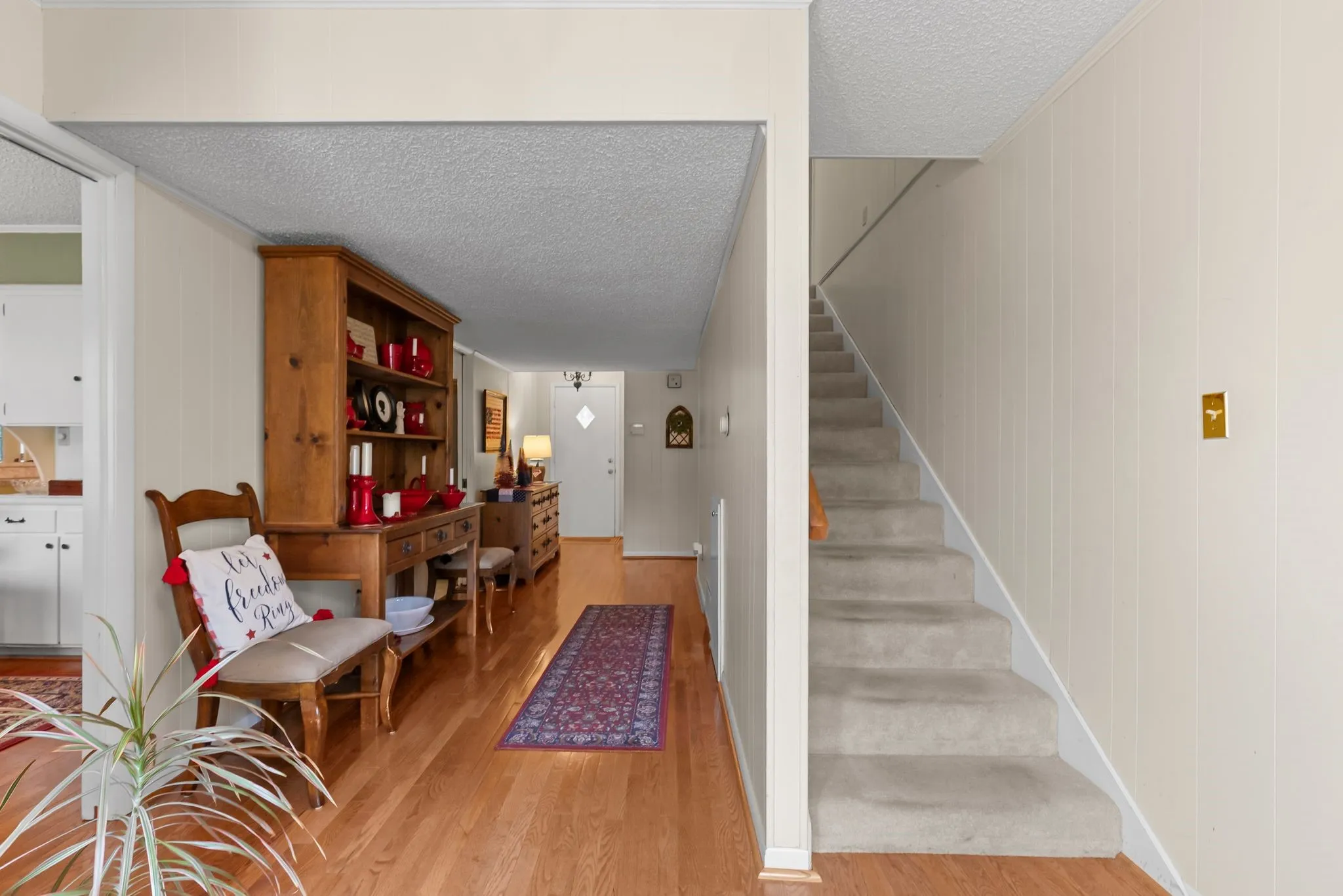 Single Family Residence For Sale in Hunt County , 2810 Tanglewood Drive, Commerce, Texas 75428, 4 Bedroom, 3 Bathroom, 2 Garage spaces, 3,131 Sqft, built in 1967, mls#21315446, Real Estate Agent in Commerce, Homes For Sale in Hunt county, Homes For Sale in Commerce, Realtor in Commerce Texas, Real Estate Brokerage Independent Realty Texas, Luminita Cordes Realtor