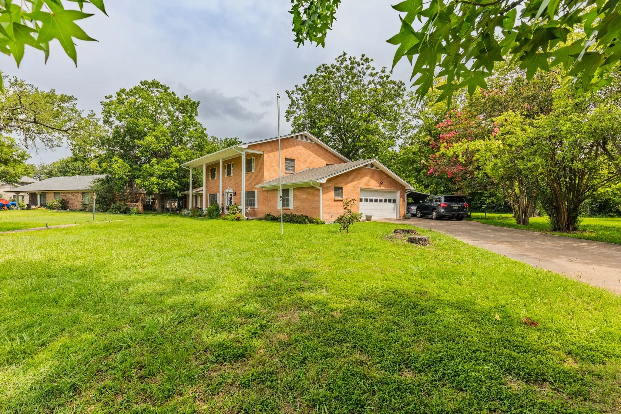 Single Family Residence For Sale in Hunt County , 2810 Tanglewood Drive, Commerce, Texas 75428, 4 Bedroom, 3 Bathroom, 2 Garage spaces, 3,131 Sqft, built in 1967, mls#21315446, Real Estate Agent in Commerce, Homes For Sale in Hunt county, Homes For Sale in Commerce, Realtor in Commerce Texas, Real Estate Brokerage Independent Realty Texas, Luminita Cordes Realtor