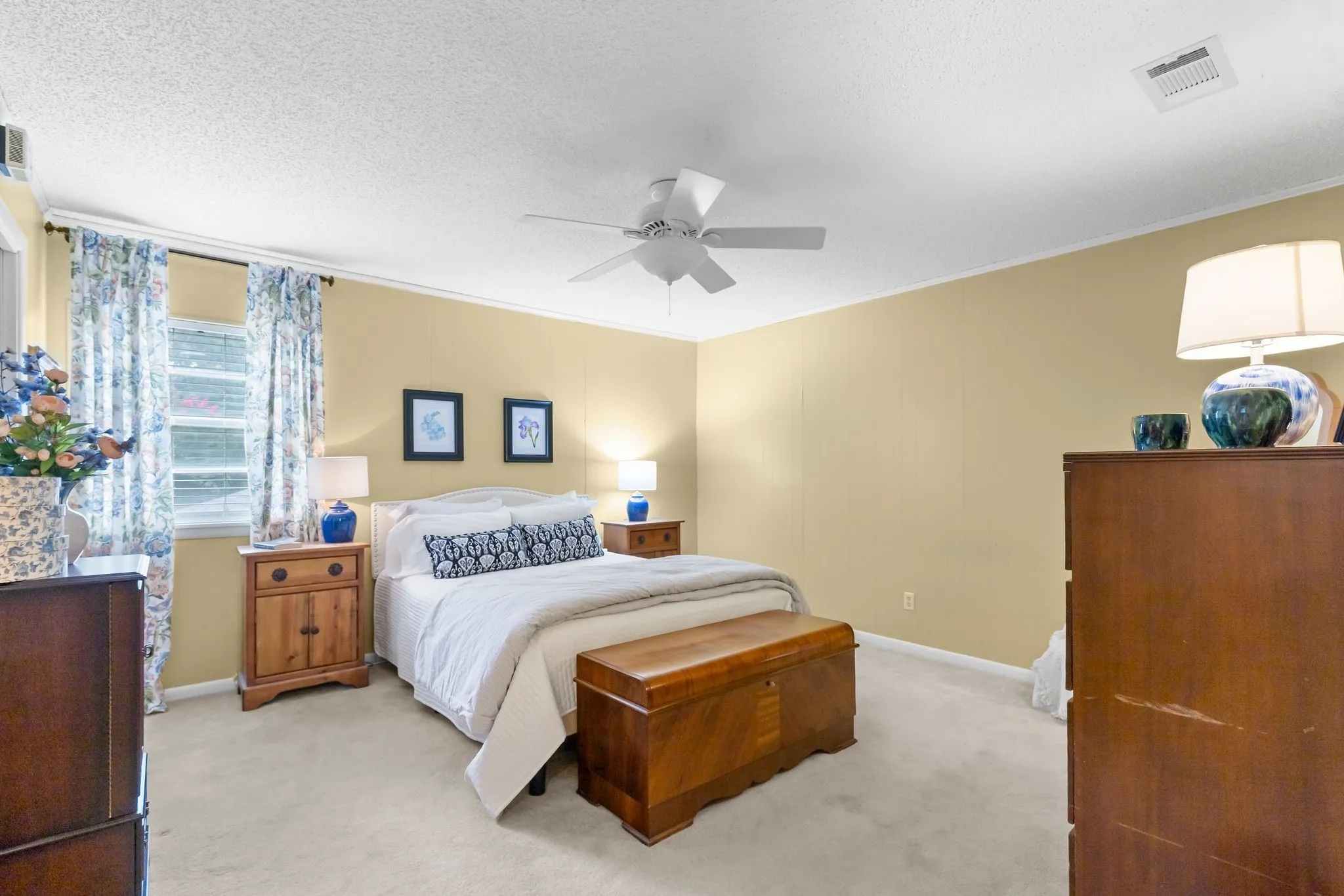 Single Family Residence For Sale in Hunt County , 2810 Tanglewood Drive, Commerce, Texas 75428, 4 Bedroom, 3 Bathroom, 2 Garage spaces, 3,131 Sqft, built in 1967, mls#21315446, Real Estate Agent in Commerce, Homes For Sale in Hunt county, Homes For Sale in Commerce, Realtor in Commerce Texas, Real Estate Brokerage Independent Realty Texas, Luminita Cordes Realtor