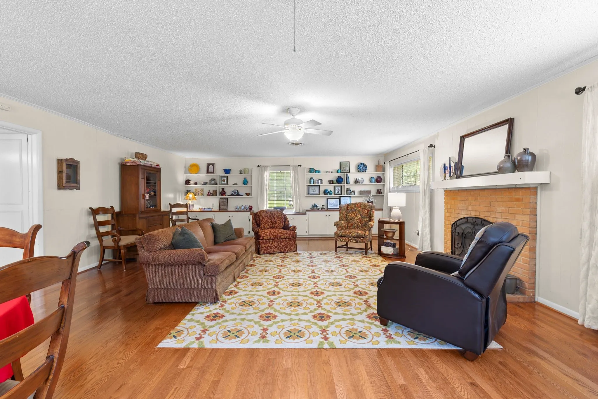 Single Family Residence For Sale in Hunt County , 2810 Tanglewood Drive, Commerce, Texas 75428, 4 Bedroom, 3 Bathroom, 2 Garage spaces, 3,131 Sqft, built in 1967, mls#21315446, Real Estate Agent in Commerce, Homes For Sale in Hunt county, Homes For Sale in Commerce, Realtor in Commerce Texas, Real Estate Brokerage Independent Realty Texas, Luminita Cordes Realtor