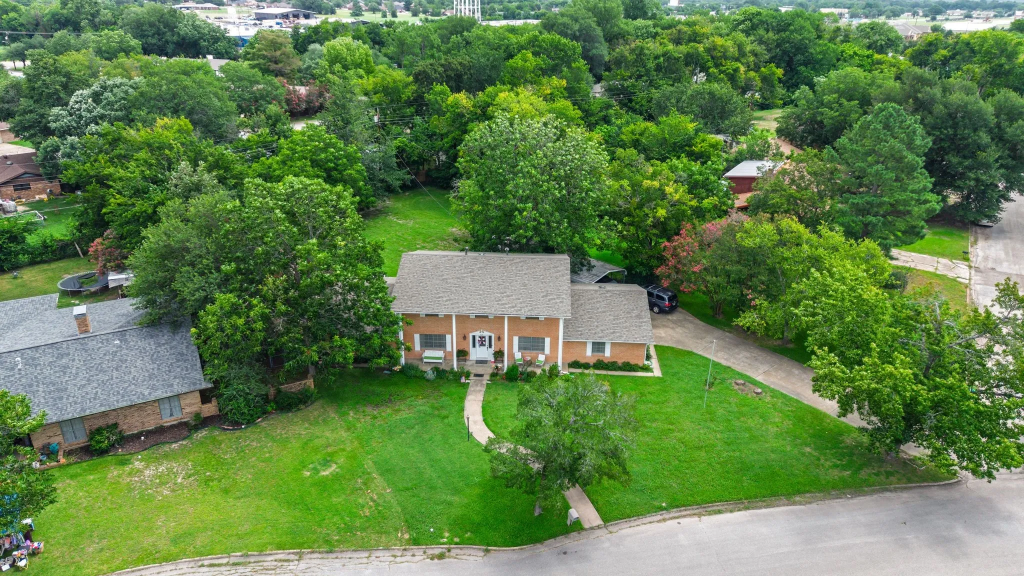 Single Family Residence For Sale in Hunt County , 2810 Tanglewood Drive, Commerce, Texas 75428, 4 Bedroom, 3 Bathroom, 2 Garage spaces, 3,131 Sqft, built in 1967, mls#21315446, Real Estate Agent in Commerce, Homes For Sale in Hunt county, Homes For Sale in Commerce, Realtor in Commerce Texas, Real Estate Brokerage Independent Realty Texas, Luminita Cordes Realtor