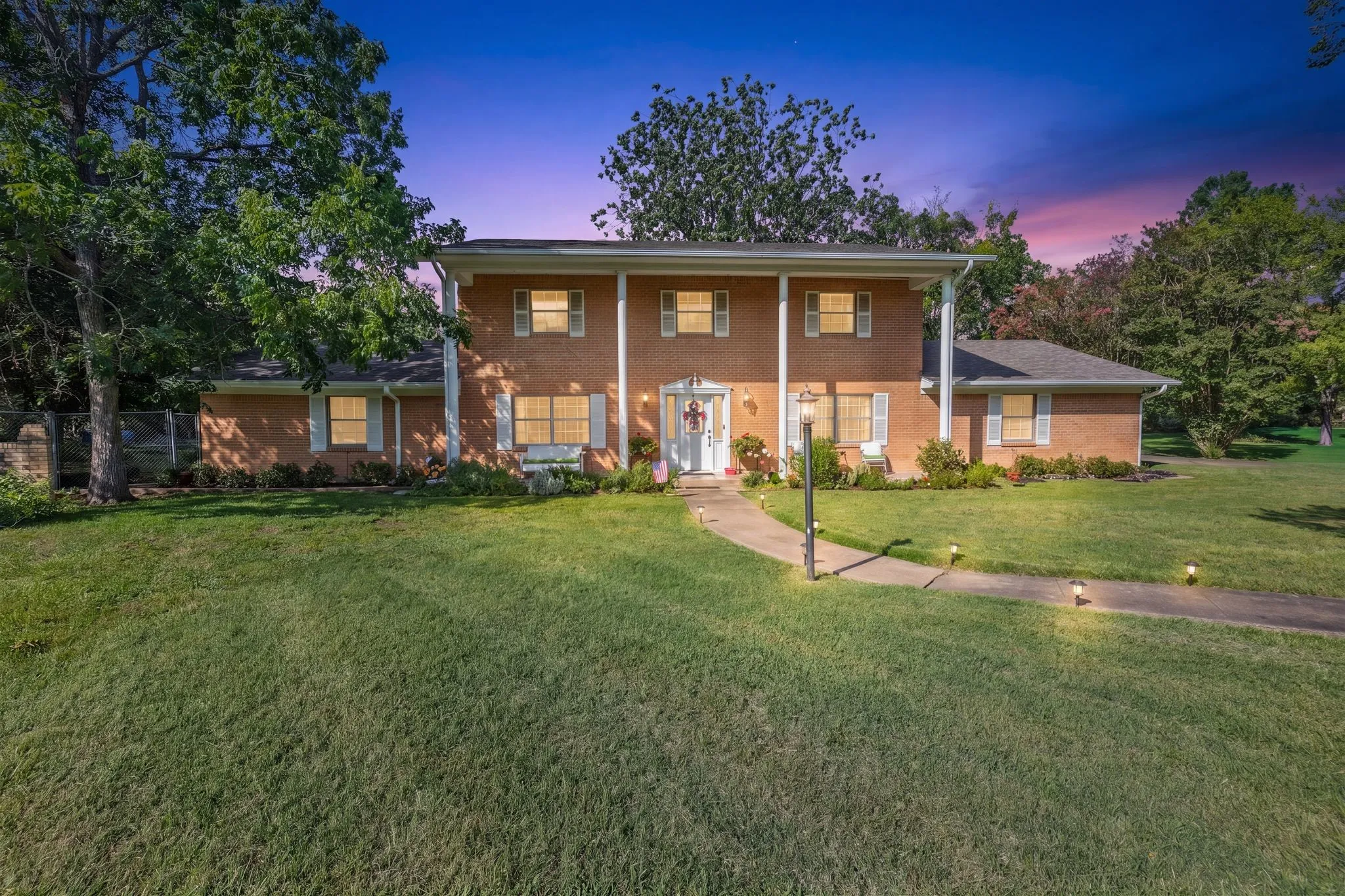 Single Family Residence For Sale in Hunt County , 2810 Tanglewood Drive, Commerce, Texas 75428, 4 Bedroom, 3 Bathroom, 2 Garage spaces, 3,131 Sqft, built in 1967, mls#21315446, Real Estate Agent in Commerce, Homes For Sale in Hunt county, Homes For Sale in Commerce, Realtor in Commerce Texas, Real Estate Brokerage Independent Realty Texas, Luminita Cordes Realtor