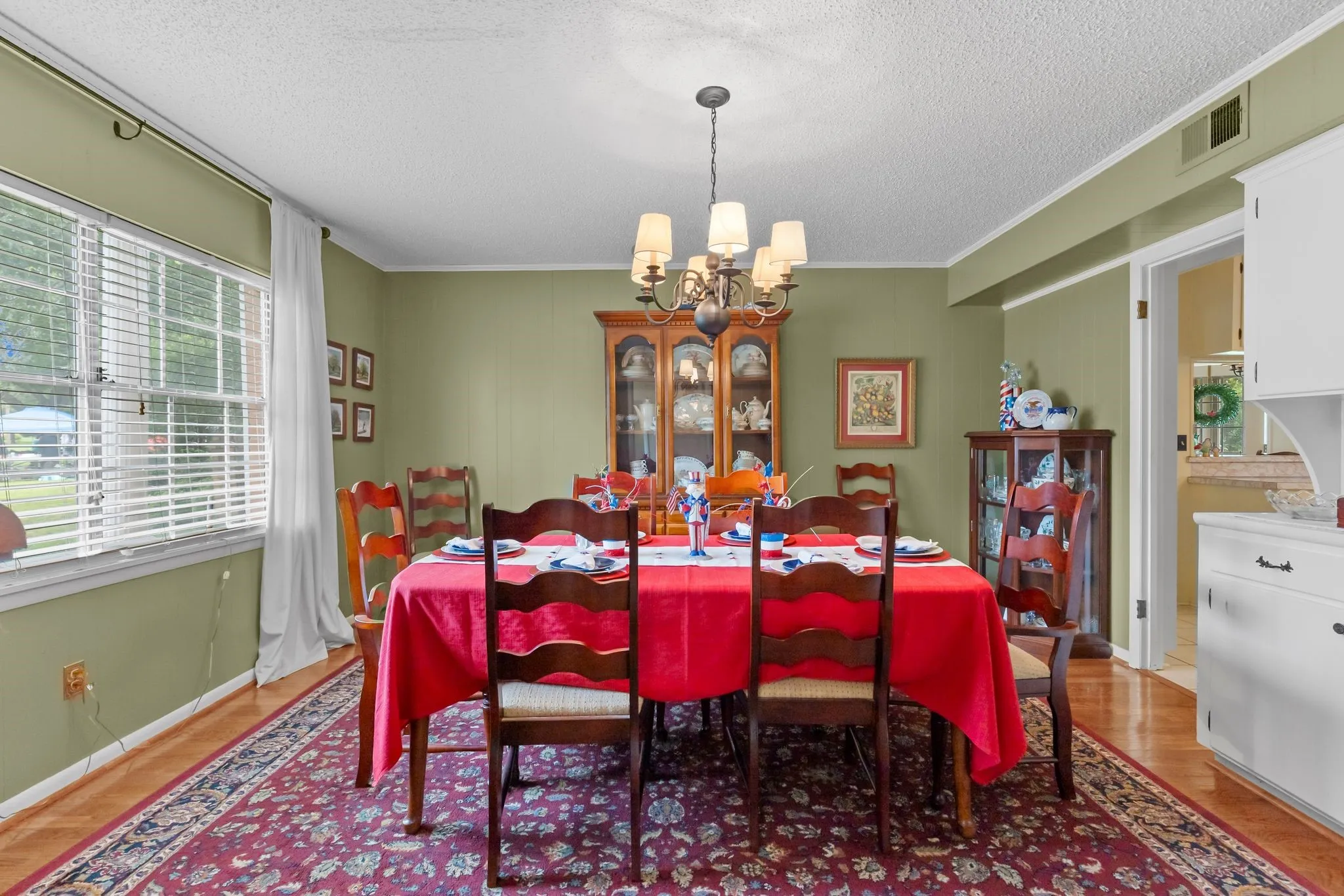 Single Family Residence For Sale in Hunt County , 2810 Tanglewood Drive, Commerce, Texas 75428, 4 Bedroom, 3 Bathroom, 2 Garage spaces, 3,131 Sqft, built in 1967, mls#21315446, Real Estate Agent in Commerce, Homes For Sale in Hunt county, Homes For Sale in Commerce, Realtor in Commerce Texas, Real Estate Brokerage Independent Realty Texas, Luminita Cordes Realtor