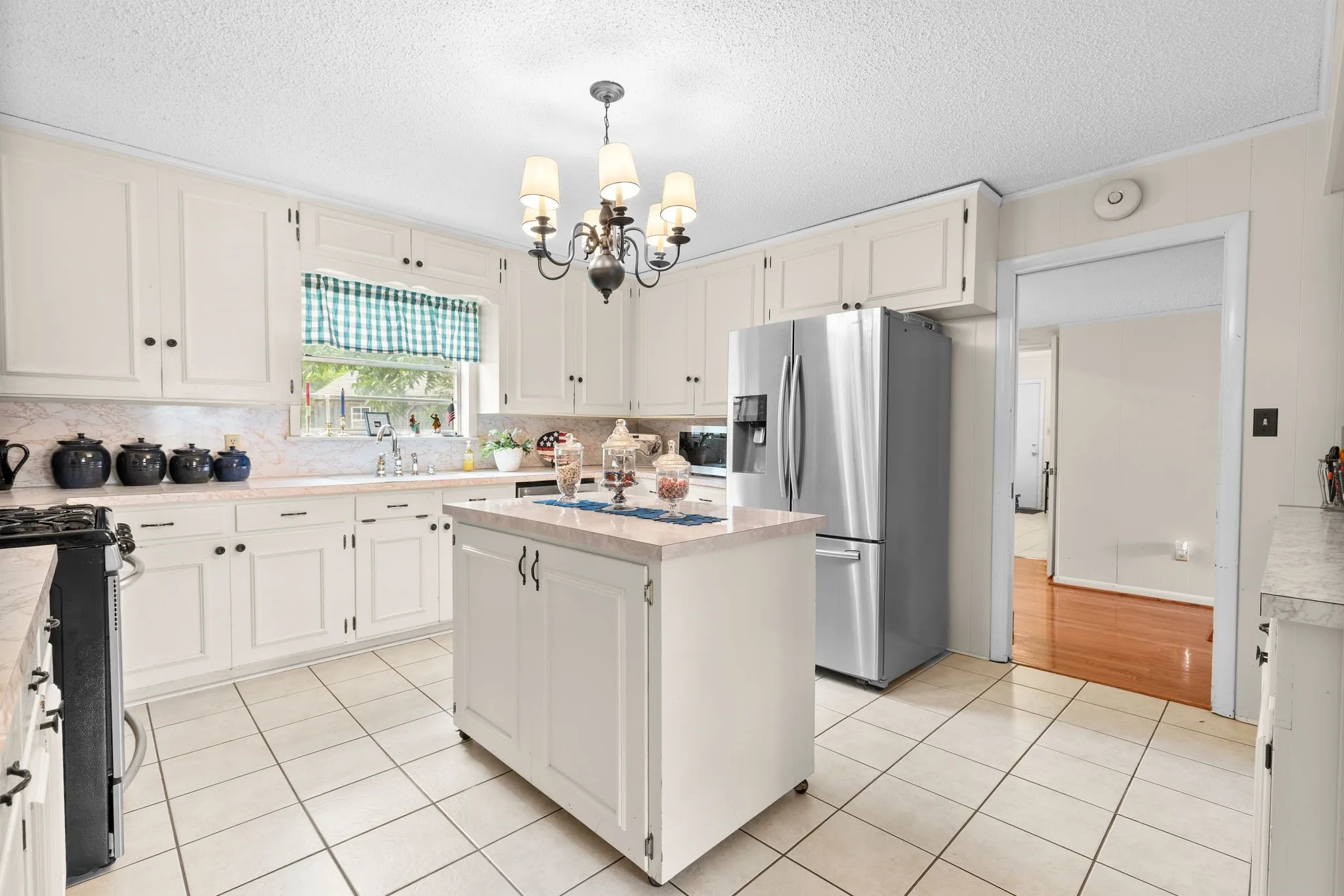 Single Family Residence For Sale in Hunt County , 2810 Tanglewood Drive, Commerce, Texas 75428, 4 Bedroom, 3 Bathroom, 2 Garage spaces, 3,131 Sqft, built in 1967, mls#21315446, Real Estate Agent in Commerce, Homes For Sale in Hunt county, Homes For Sale in Commerce, Realtor in Commerce Texas, Real Estate Brokerage Independent Realty Texas, Luminita Cordes Realtor