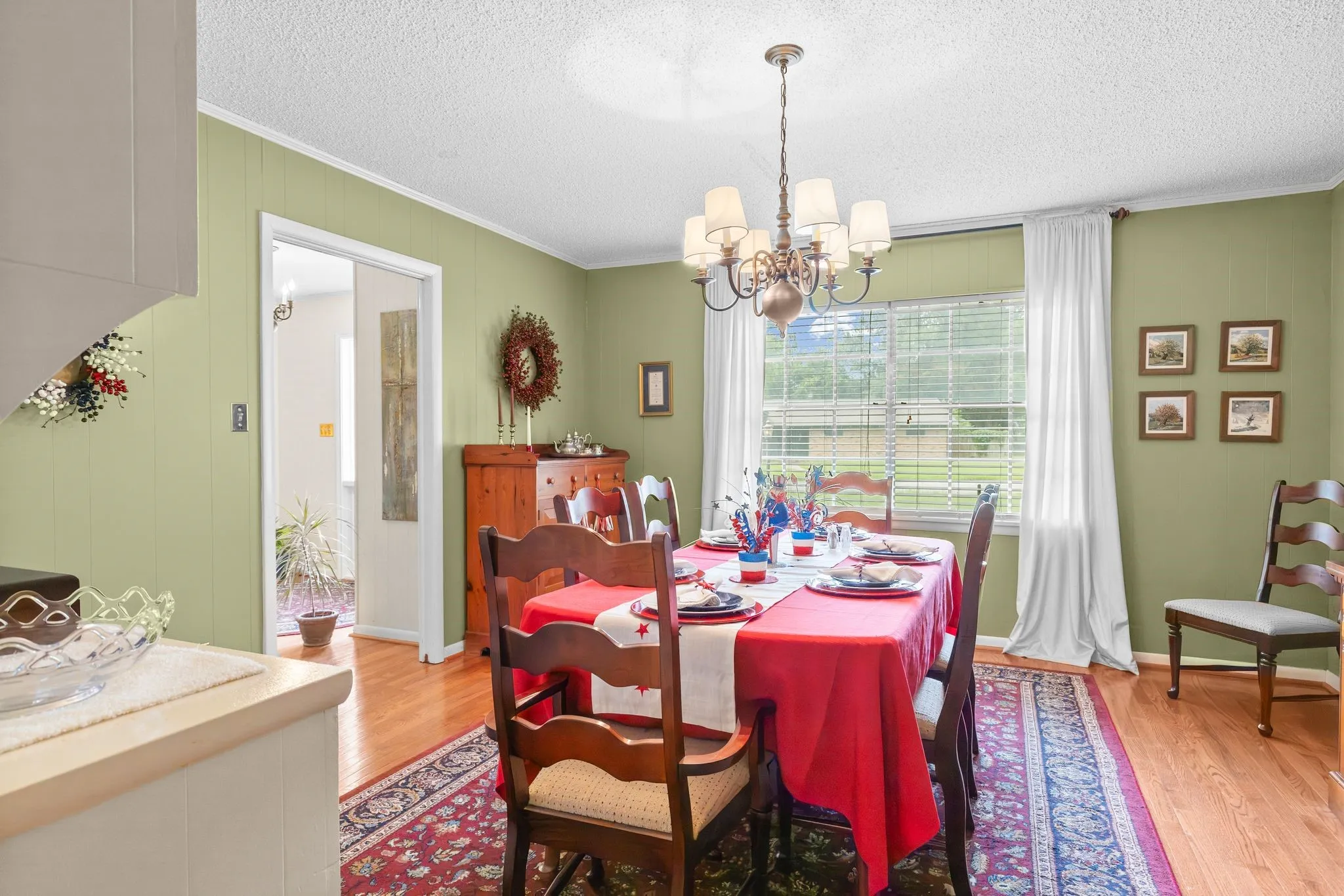 Single Family Residence For Sale in Hunt County , 2810 Tanglewood Drive, Commerce, Texas 75428, 4 Bedroom, 3 Bathroom, 2 Garage spaces, 3,131 Sqft, built in 1967, mls#21315446, Real Estate Agent in Commerce, Homes For Sale in Hunt county, Homes For Sale in Commerce, Realtor in Commerce Texas, Real Estate Brokerage Independent Realty Texas, Luminita Cordes Realtor