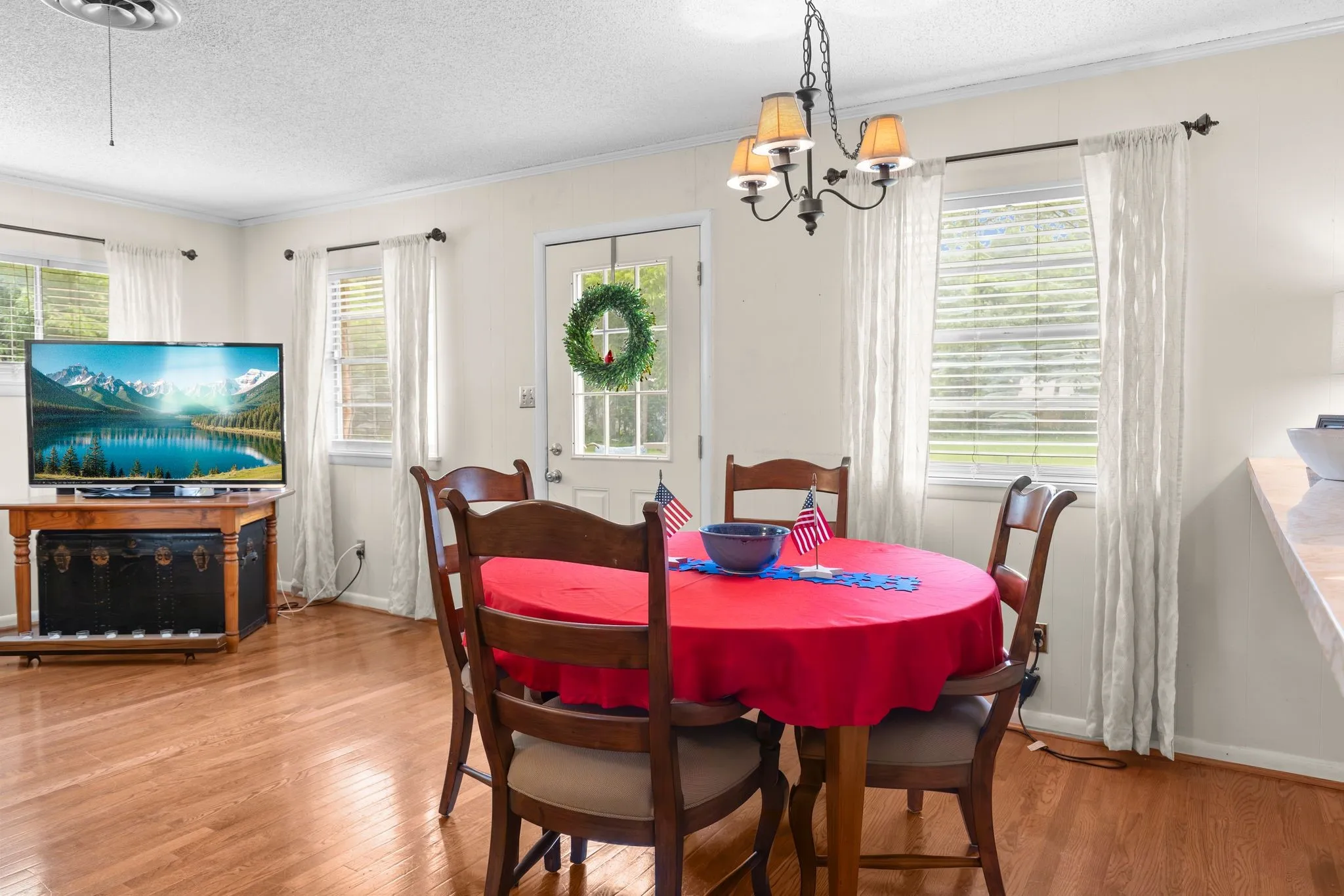 Single Family Residence For Sale in Hunt County , 2810 Tanglewood Drive, Commerce, Texas 75428, 4 Bedroom, 3 Bathroom, 2 Garage spaces, 3,131 Sqft, built in 1967, mls#21315446, Real Estate Agent in Commerce, Homes For Sale in Hunt county, Homes For Sale in Commerce, Realtor in Commerce Texas, Real Estate Brokerage Independent Realty Texas, Luminita Cordes Realtor
