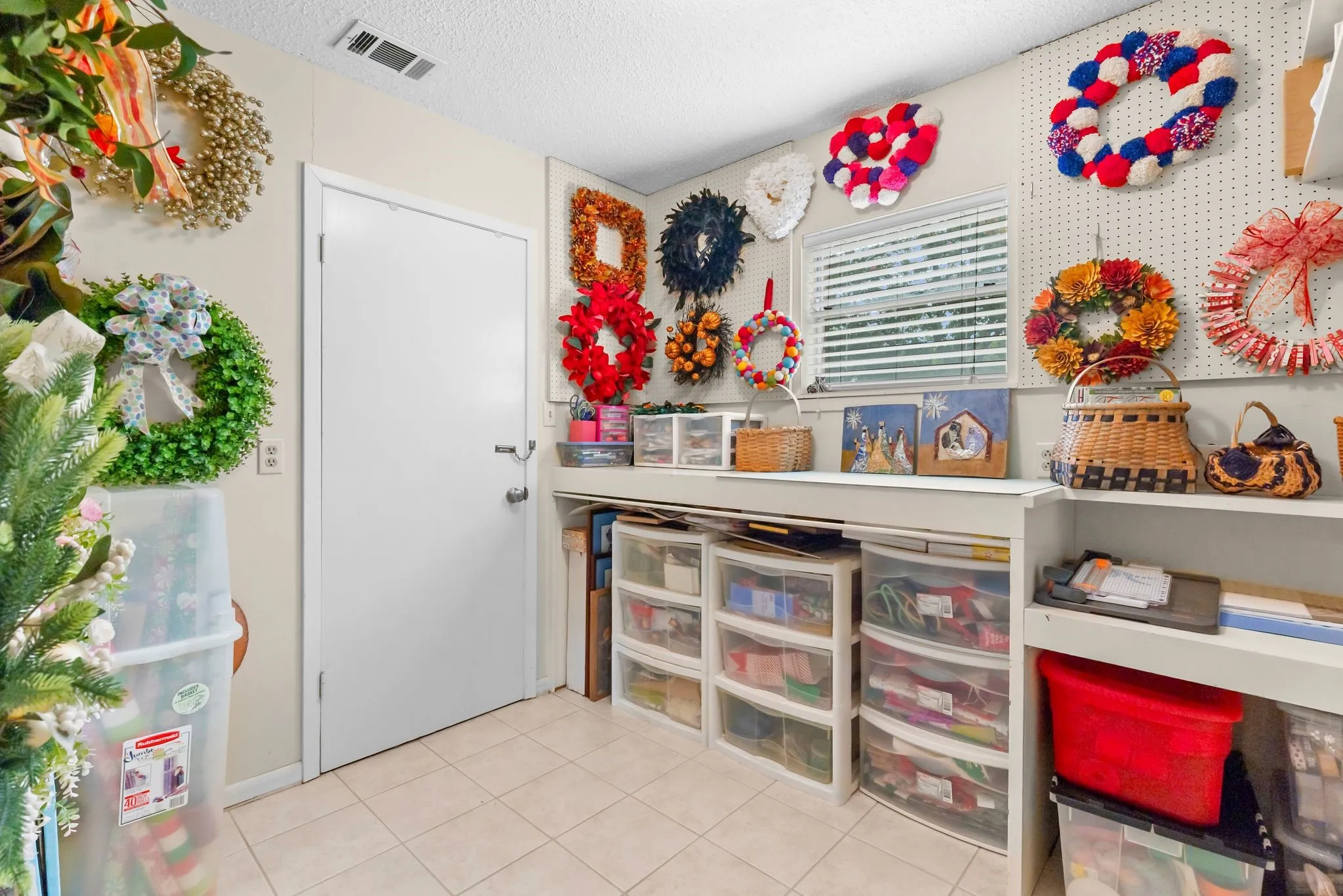 Single Family Residence For Sale in Hunt County , 2810 Tanglewood Drive, Commerce, Texas 75428, 4 Bedroom, 3 Bathroom, 2 Garage spaces, 3,131 Sqft, built in 1967, mls#21315446, Real Estate Agent in Commerce, Homes For Sale in Hunt county, Homes For Sale in Commerce, Realtor in Commerce Texas, Real Estate Brokerage Independent Realty Texas, Luminita Cordes Realtor