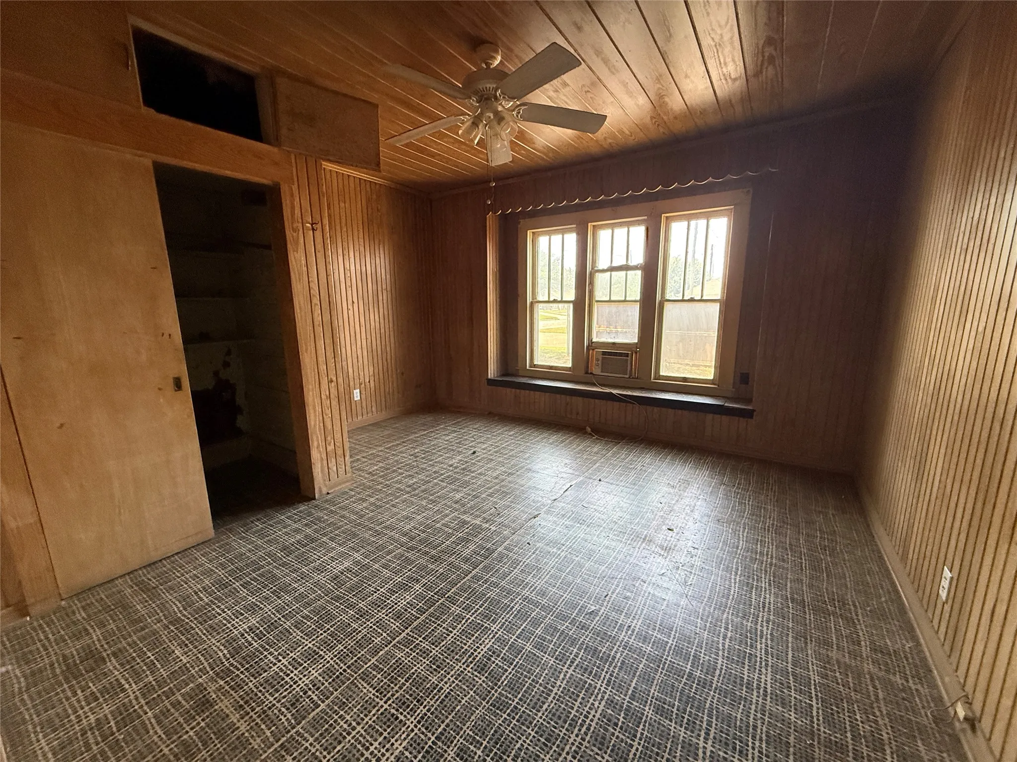 Single Family Residence For Sale in Hopkins County , 1008 Church, Sulphur Springs, Texas 75482, 3 Bedroom, 1 Bathroom, Garage spaces, 1,283 Sqft, built in 1935, Price $89,900, mls#21316366, Real Estate Agent in Sulphur Springs, Homes For Sale in Hopkins county, Homes For Sale in Sulphur Springs, Realtor in Sulphur Springs Texas, Real Estate Brokerage Independent Realty Texas, Luminita Cordes Realtor