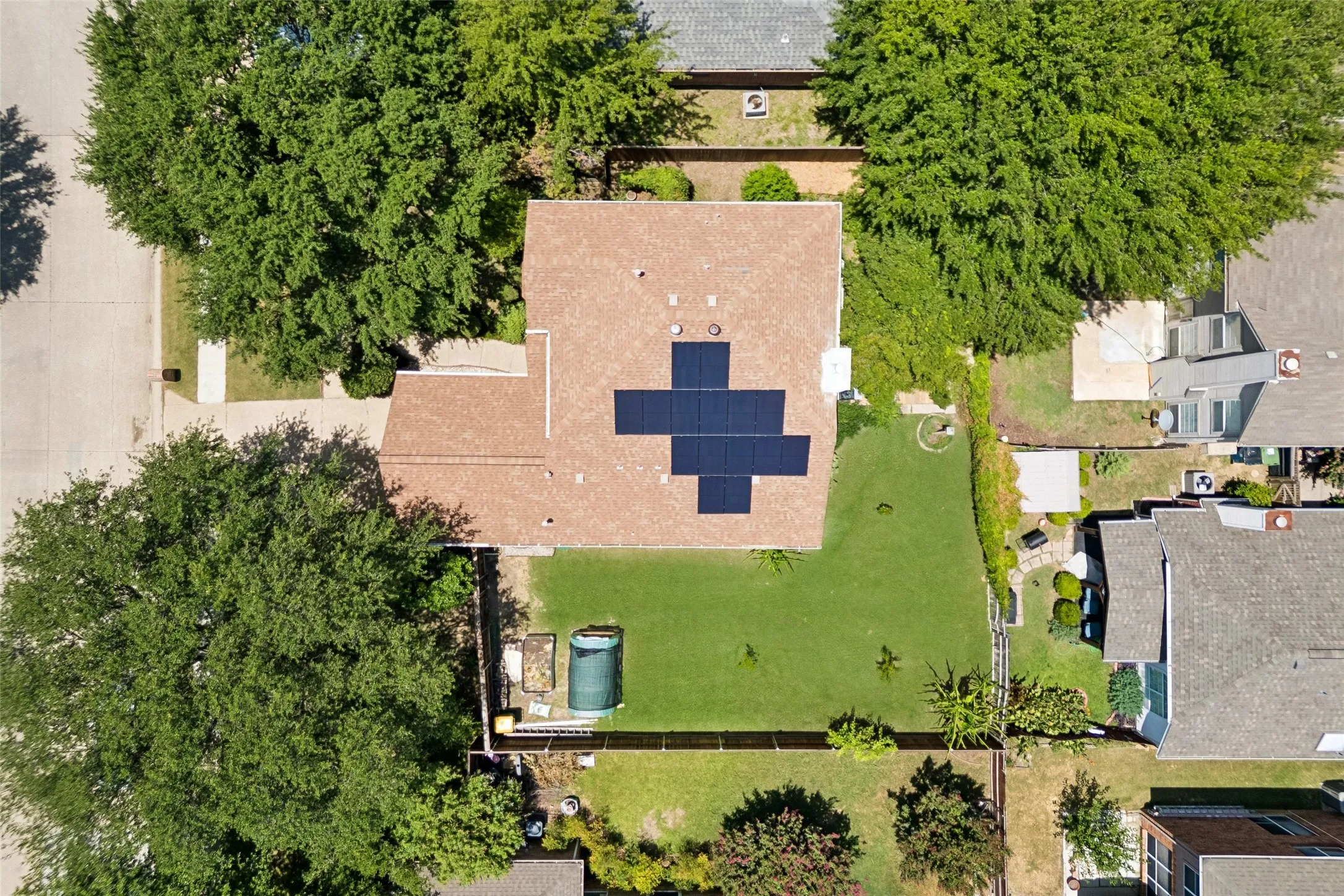 Single Family Residence For Sale in Denton County , 933 Golden Grove Drive, Lewisville, Texas 75067, 3 Bedroom, 3 Bathroom, 2 Garage spaces, 2,041 Sqft, built in 1992, mls#21315200, Real Estate Agent in Lewisville, Homes For Sale in Denton county, Homes For Sale in Lewisville, Realtor in Lewisville Texas, Real Estate Brokerage Independent Realty Texas, Luminita Cordes Realtor