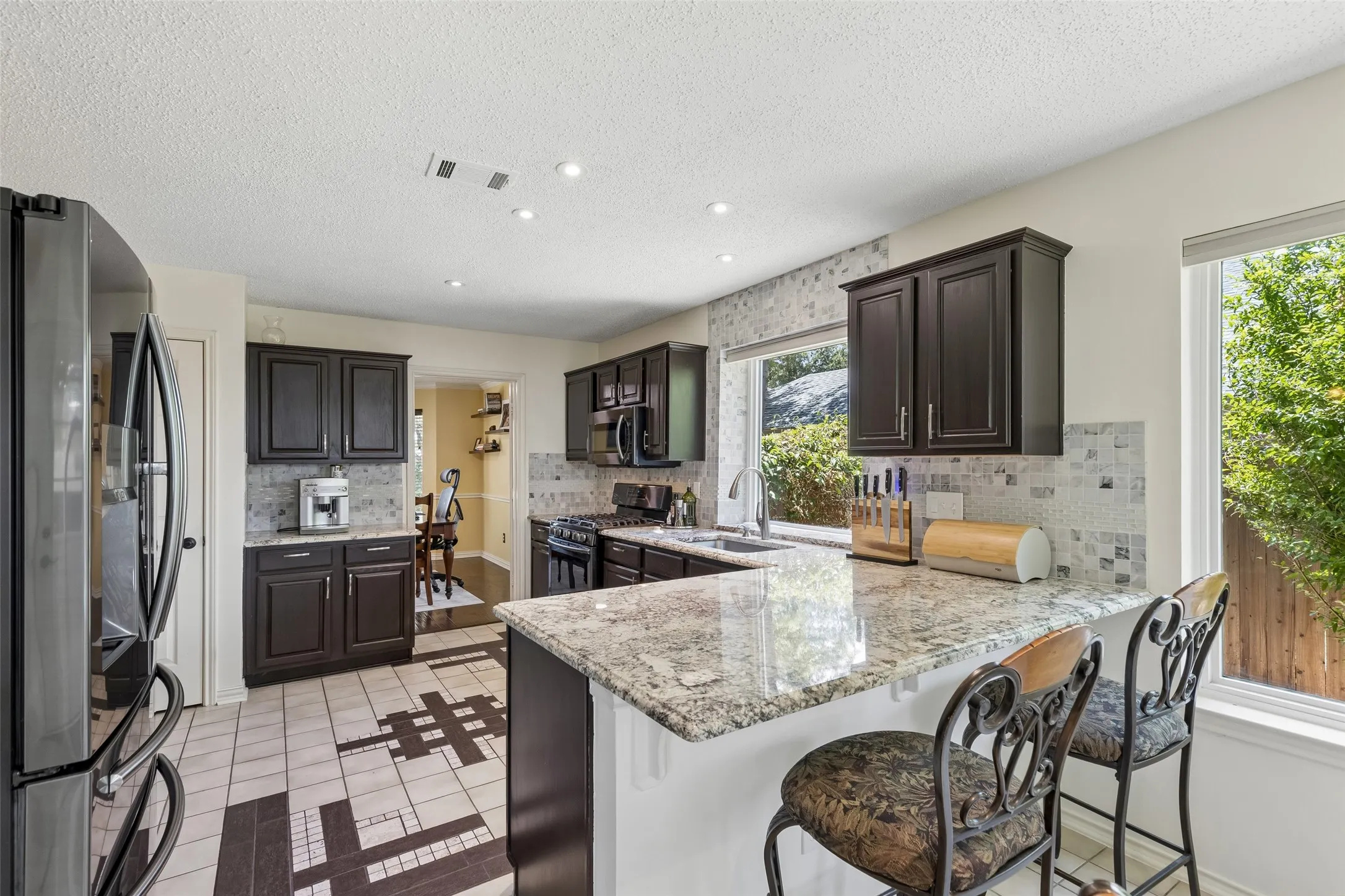 Single Family Residence For Sale in Denton County , 933 Golden Grove Drive, Lewisville, Texas 75067, 3 Bedroom, 3 Bathroom, 2 Garage spaces, 2,041 Sqft, built in 1992, mls#21315200, Real Estate Agent in Lewisville, Homes For Sale in Denton county, Homes For Sale in Lewisville, Realtor in Lewisville Texas, Real Estate Brokerage Independent Realty Texas, Luminita Cordes Realtor