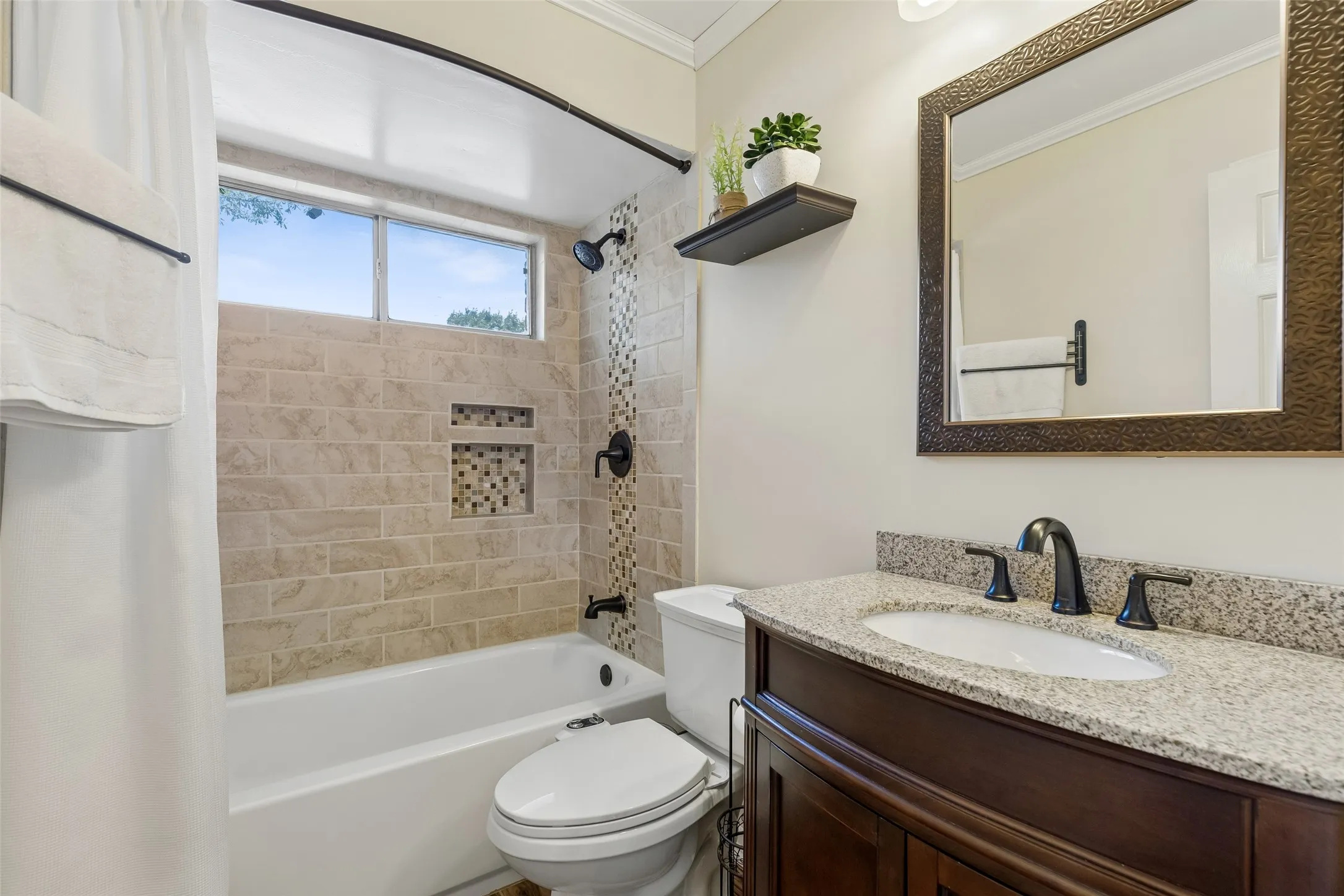 Single Family Residence For Sale in Denton County , 933 Golden Grove Drive, Lewisville, Texas 75067, 3 Bedroom, 3 Bathroom, 2 Garage spaces, 2,041 Sqft, built in 1992, mls#21315200, Real Estate Agent in Lewisville, Homes For Sale in Denton county, Homes For Sale in Lewisville, Realtor in Lewisville Texas, Real Estate Brokerage Independent Realty Texas, Luminita Cordes Realtor