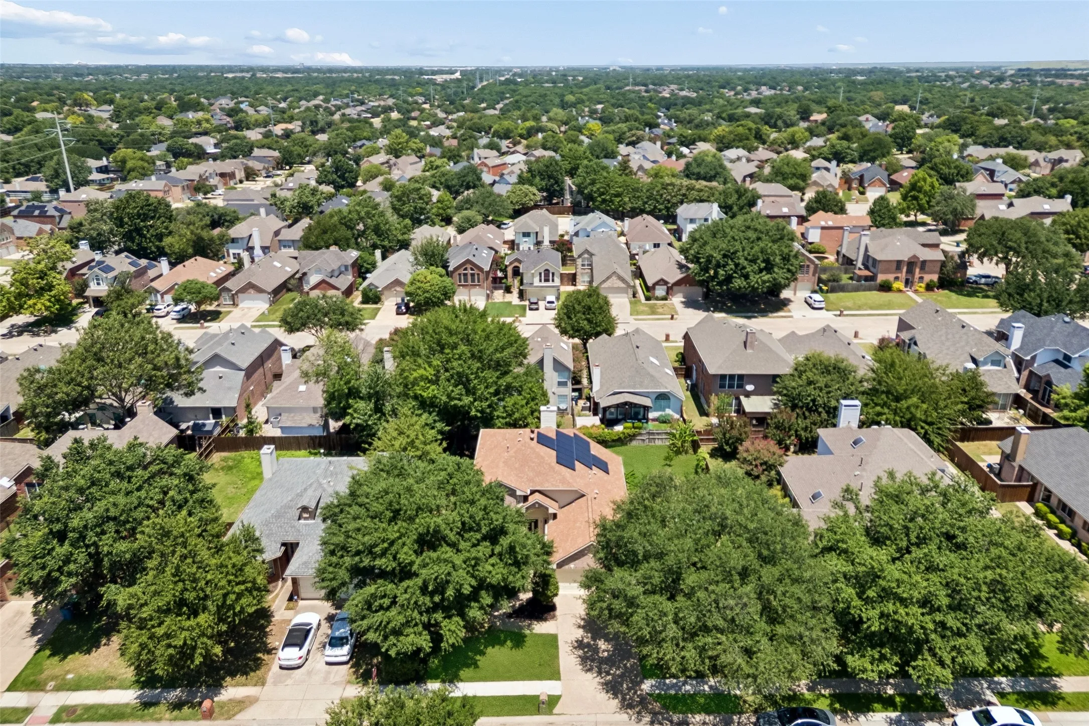 Single Family Residence For Sale in Denton County , 933 Golden Grove Drive, Lewisville, Texas 75067, 3 Bedroom, 3 Bathroom, 2 Garage spaces, 2,041 Sqft, built in 1992, mls#21315200, Real Estate Agent in Lewisville, Homes For Sale in Denton county, Homes For Sale in Lewisville, Realtor in Lewisville Texas, Real Estate Brokerage Independent Realty Texas, Luminita Cordes Realtor