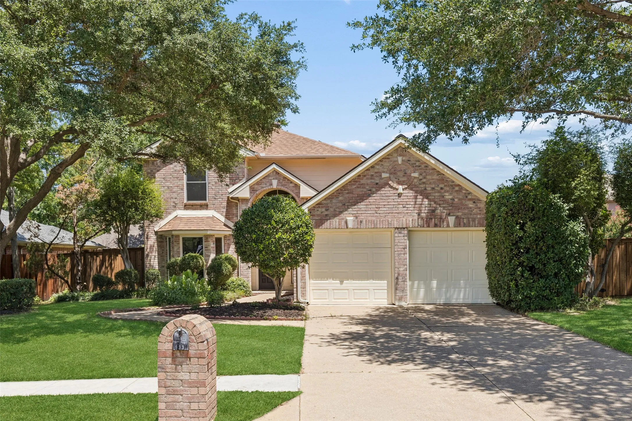 Single Family Residence For Sale in Denton County , 933 Golden Grove Drive, Lewisville, Texas 75067, 3 Bedroom, 3 Bathroom, 2 Garage spaces, 2,041 Sqft, built in 1992, mls#21315200, Real Estate Agent in Lewisville, Homes For Sale in Denton county, Homes For Sale in Lewisville, Realtor in Lewisville Texas, Real Estate Brokerage Independent Realty Texas, Luminita Cordes Realtor