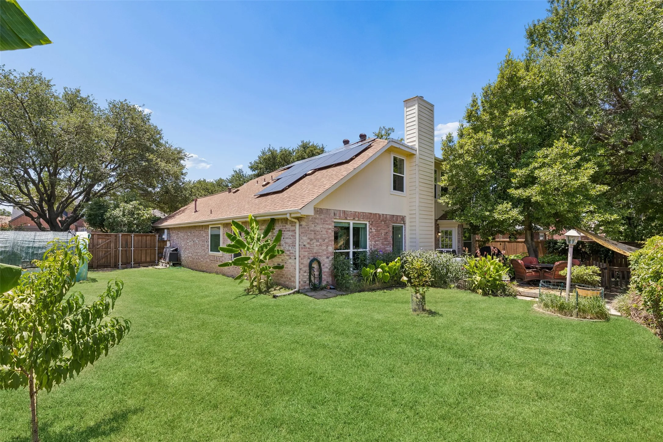 Single Family Residence For Sale in Denton County , 933 Golden Grove Drive, Lewisville, Texas 75067, 3 Bedroom, 3 Bathroom, 2 Garage spaces, 2,041 Sqft, built in 1992, mls#21315200, Real Estate Agent in Lewisville, Homes For Sale in Denton county, Homes For Sale in Lewisville, Realtor in Lewisville Texas, Real Estate Brokerage Independent Realty Texas, Luminita Cordes Realtor