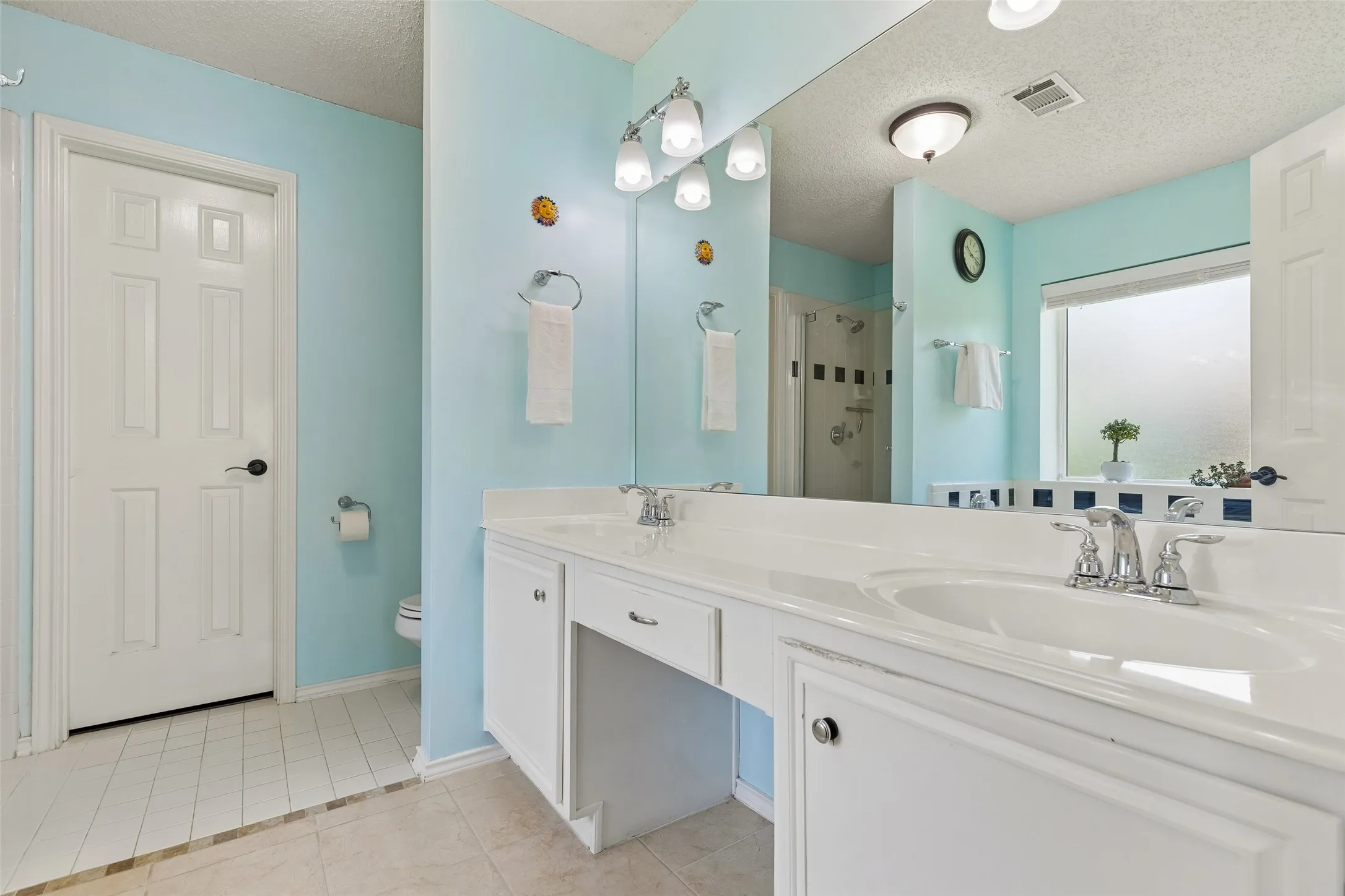 Single Family Residence For Sale in Denton County , 933 Golden Grove Drive, Lewisville, Texas 75067, 3 Bedroom, 3 Bathroom, 2 Garage spaces, 2,041 Sqft, built in 1992, mls#21315200, Real Estate Agent in Lewisville, Homes For Sale in Denton county, Homes For Sale in Lewisville, Realtor in Lewisville Texas, Real Estate Brokerage Independent Realty Texas, Luminita Cordes Realtor