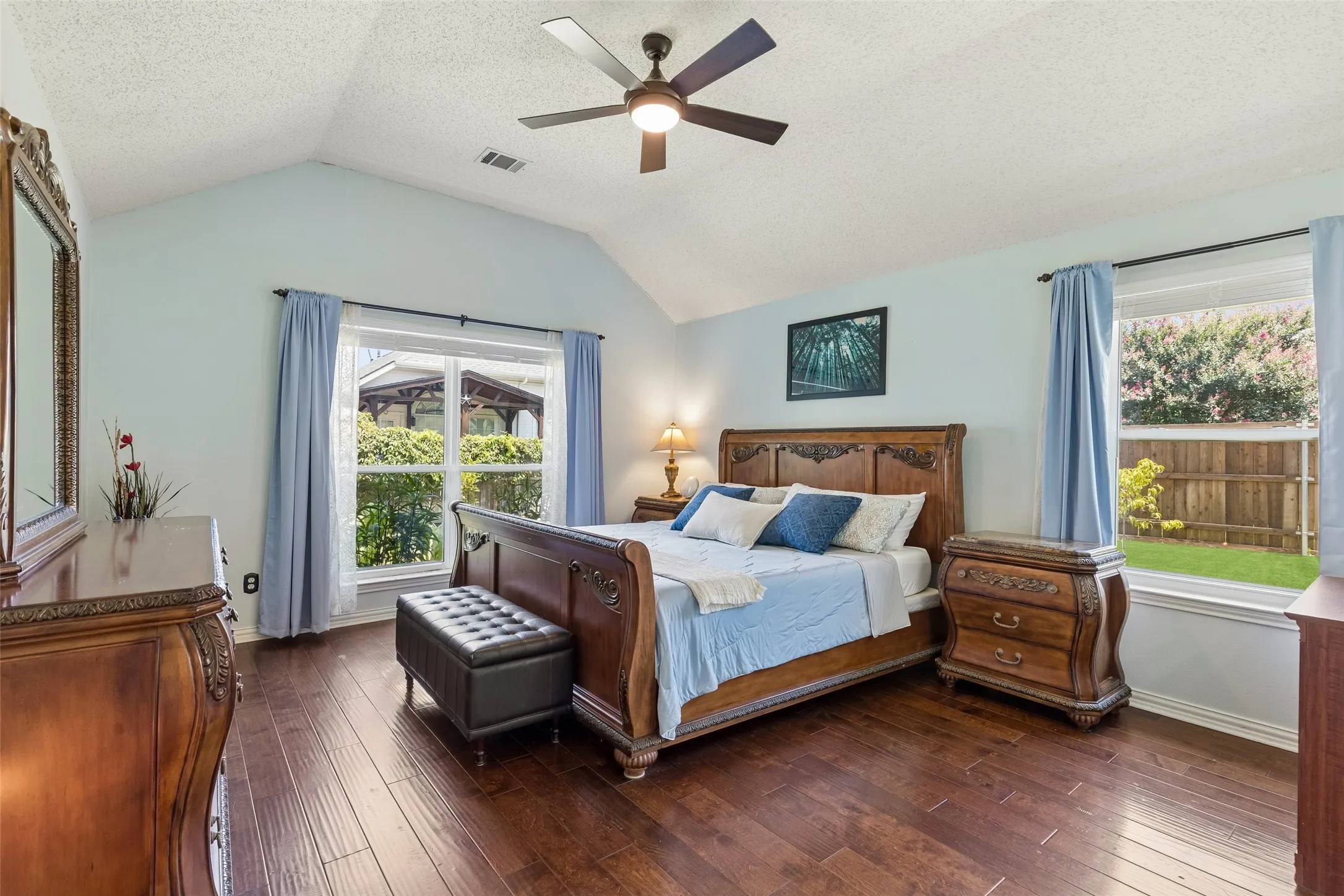 Single Family Residence For Sale in Denton County , 933 Golden Grove Drive, Lewisville, Texas 75067, 3 Bedroom, 3 Bathroom, 2 Garage spaces, 2,041 Sqft, built in 1992, mls#21315200, Real Estate Agent in Lewisville, Homes For Sale in Denton county, Homes For Sale in Lewisville, Realtor in Lewisville Texas, Real Estate Brokerage Independent Realty Texas, Luminita Cordes Realtor