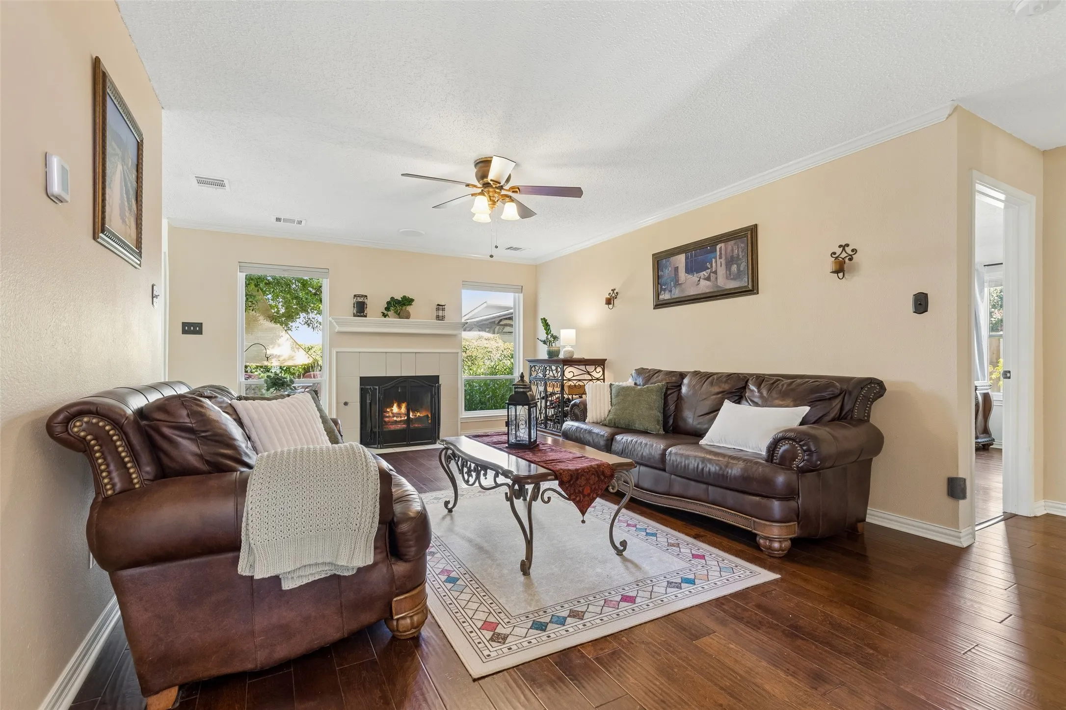Single Family Residence For Sale in Denton County , 933 Golden Grove Drive, Lewisville, Texas 75067, 3 Bedroom, 3 Bathroom, 2 Garage spaces, 2,041 Sqft, built in 1992, mls#21315200, Real Estate Agent in Lewisville, Homes For Sale in Denton county, Homes For Sale in Lewisville, Realtor in Lewisville Texas, Real Estate Brokerage Independent Realty Texas, Luminita Cordes Realtor