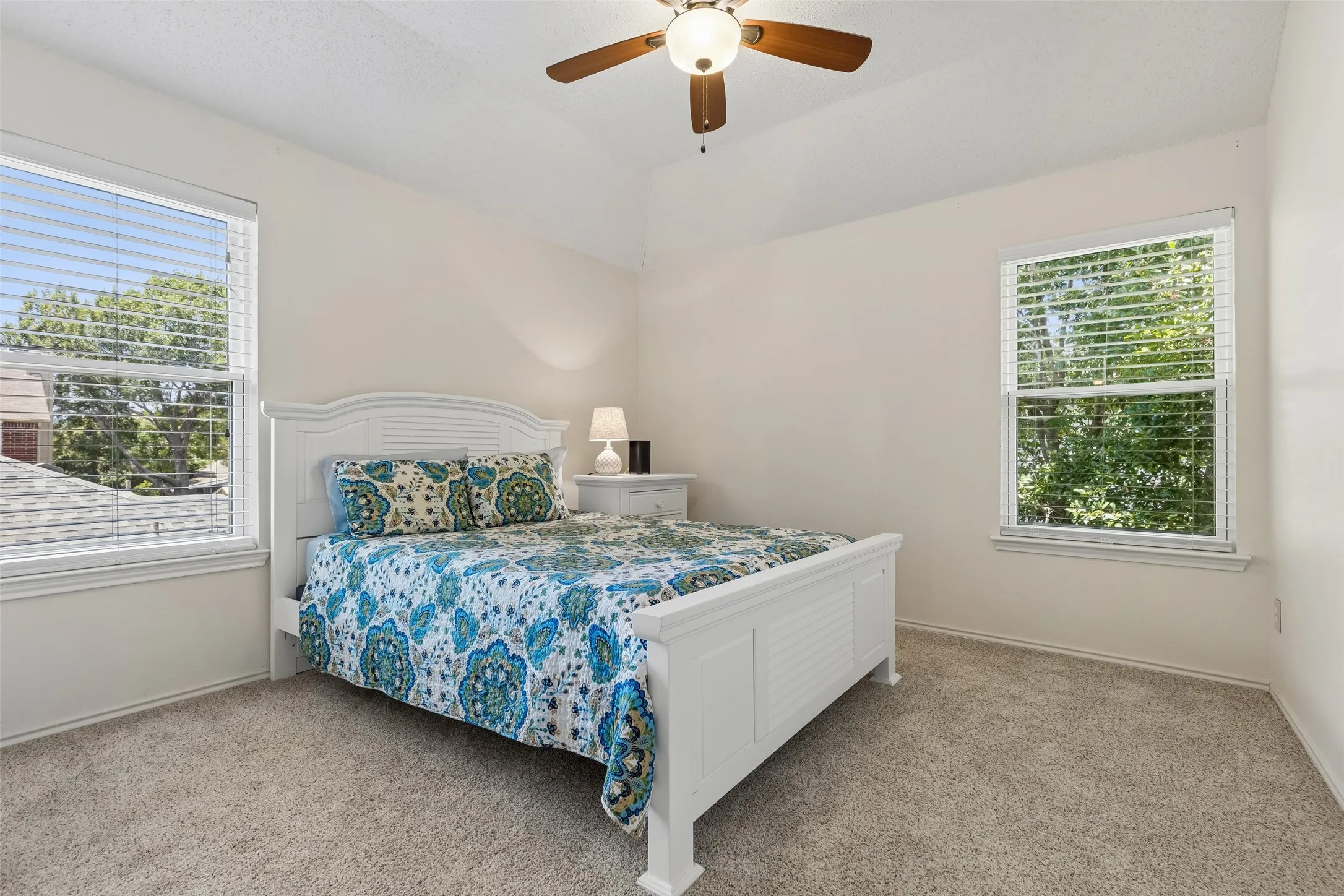 Single Family Residence For Sale in Denton County , 933 Golden Grove Drive, Lewisville, Texas 75067, 3 Bedroom, 3 Bathroom, 2 Garage spaces, 2,041 Sqft, built in 1992, mls#21315200, Real Estate Agent in Lewisville, Homes For Sale in Denton county, Homes For Sale in Lewisville, Realtor in Lewisville Texas, Real Estate Brokerage Independent Realty Texas, Luminita Cordes Realtor