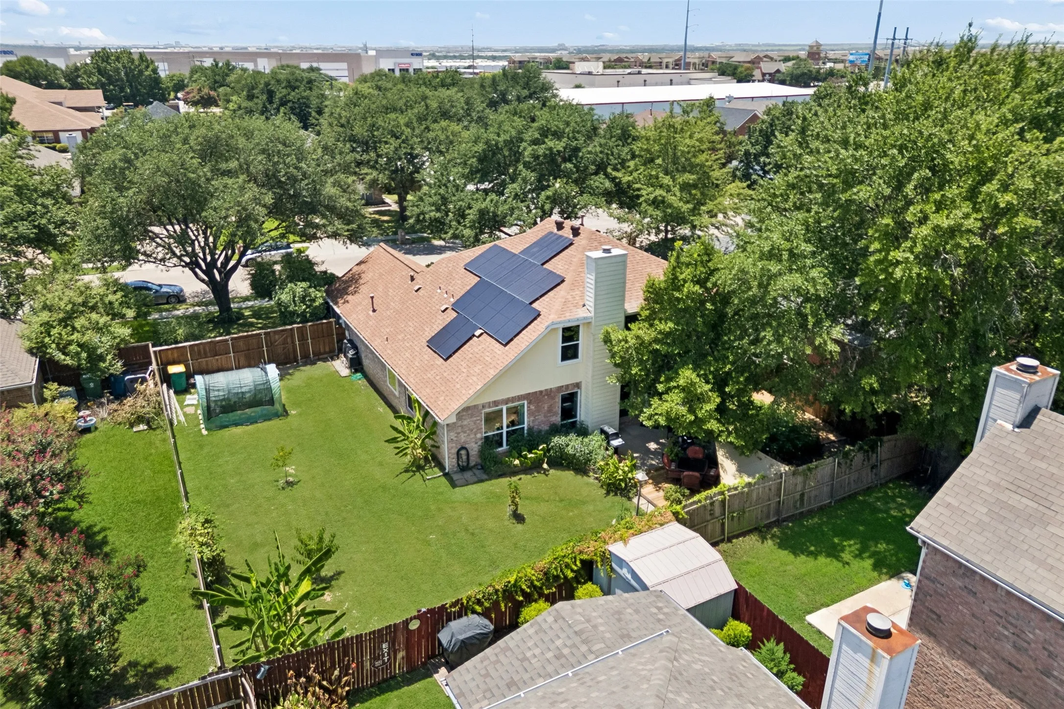 Single Family Residence For Sale in Denton County , 933 Golden Grove Drive, Lewisville, Texas 75067, 3 Bedroom, 3 Bathroom, 2 Garage spaces, 2,041 Sqft, built in 1992, mls#21315200, Real Estate Agent in Lewisville, Homes For Sale in Denton county, Homes For Sale in Lewisville, Realtor in Lewisville Texas, Real Estate Brokerage Independent Realty Texas, Luminita Cordes Realtor