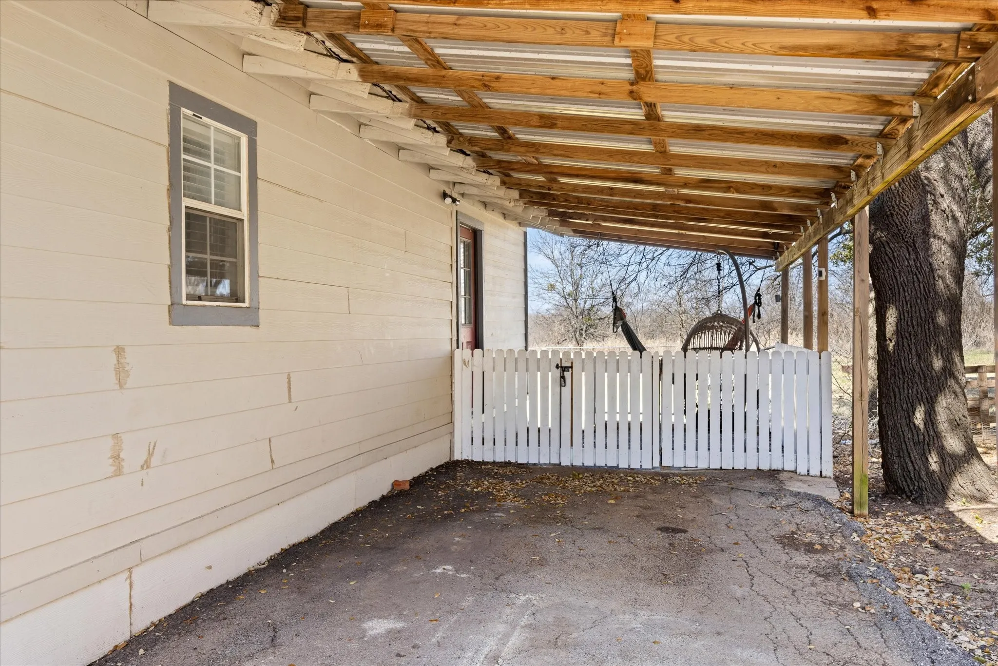Single Family Residence For Rent in Erath County , 507 E Clifton Street, Stephenville, Texas 76401, 3 Bedroom, 2 Bathroom, Garage spaces, 1,189 Sqft, built in 1940, mls#21316376, Real Estate Agent in Stephenville, Homes For Rent in Erath county, Homes For Rent in Stephenville, Realtor in Stephenville Texas, Real Estate Brokerage Independent Realty Texas, Luminita Cordes Realtor