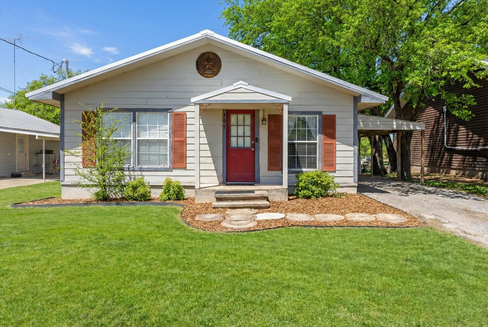 Single Family Residence For Rent in Erath County , 507 E Clifton Street, Stephenville, Texas 76401, 3 Bedroom, 2 Bathroom, Garage spaces, 1,189 Sqft, built in 1940, mls#21316376, Real Estate Agent in Stephenville, Homes For Rent in Erath county, Homes For Rent in Stephenville, Realtor in Stephenville Texas, Real Estate Brokerage Independent Realty Texas, Luminita Cordes Realtor
