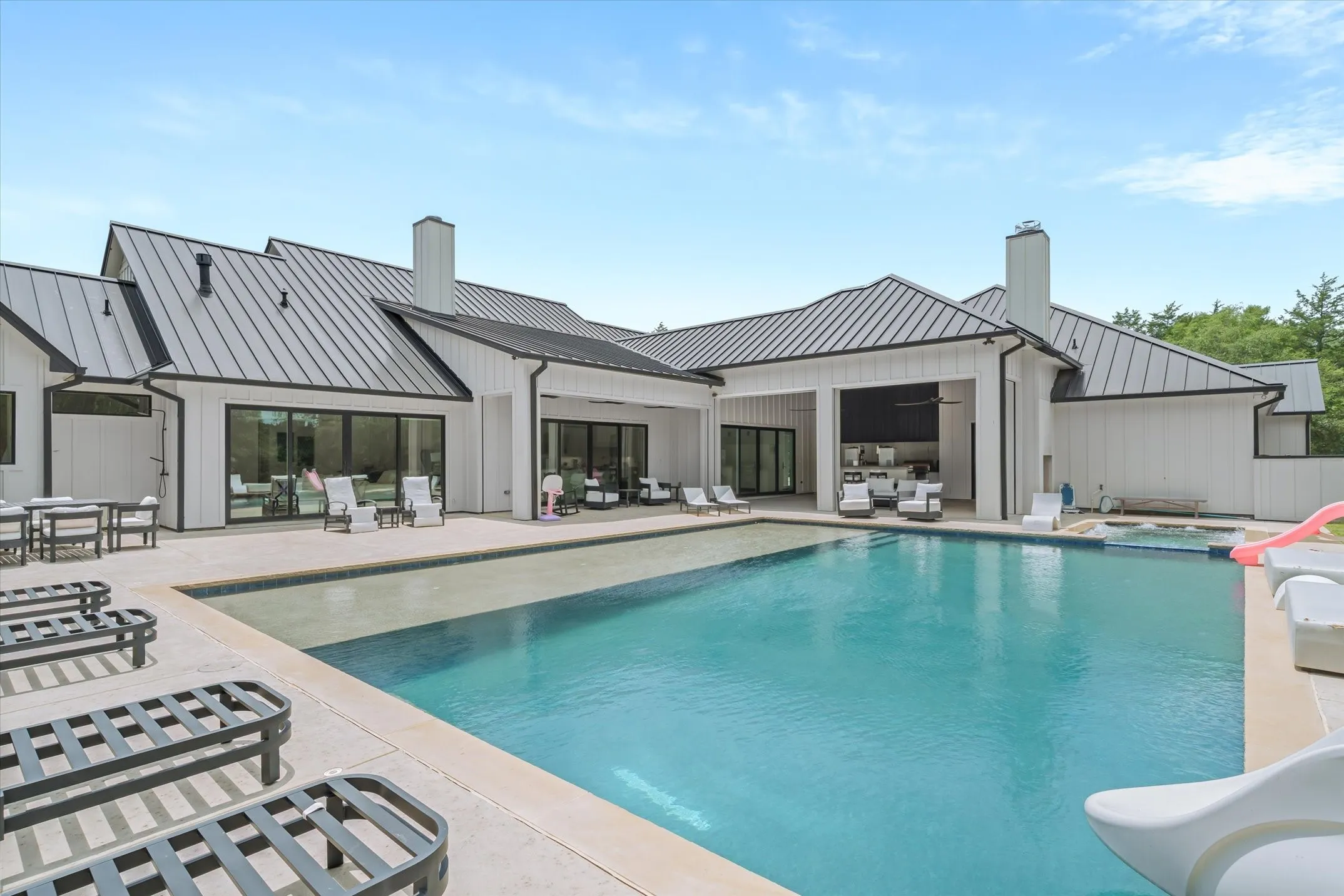 40x25 heated pool with 40x10 sun ledge and Pentair Remote Features