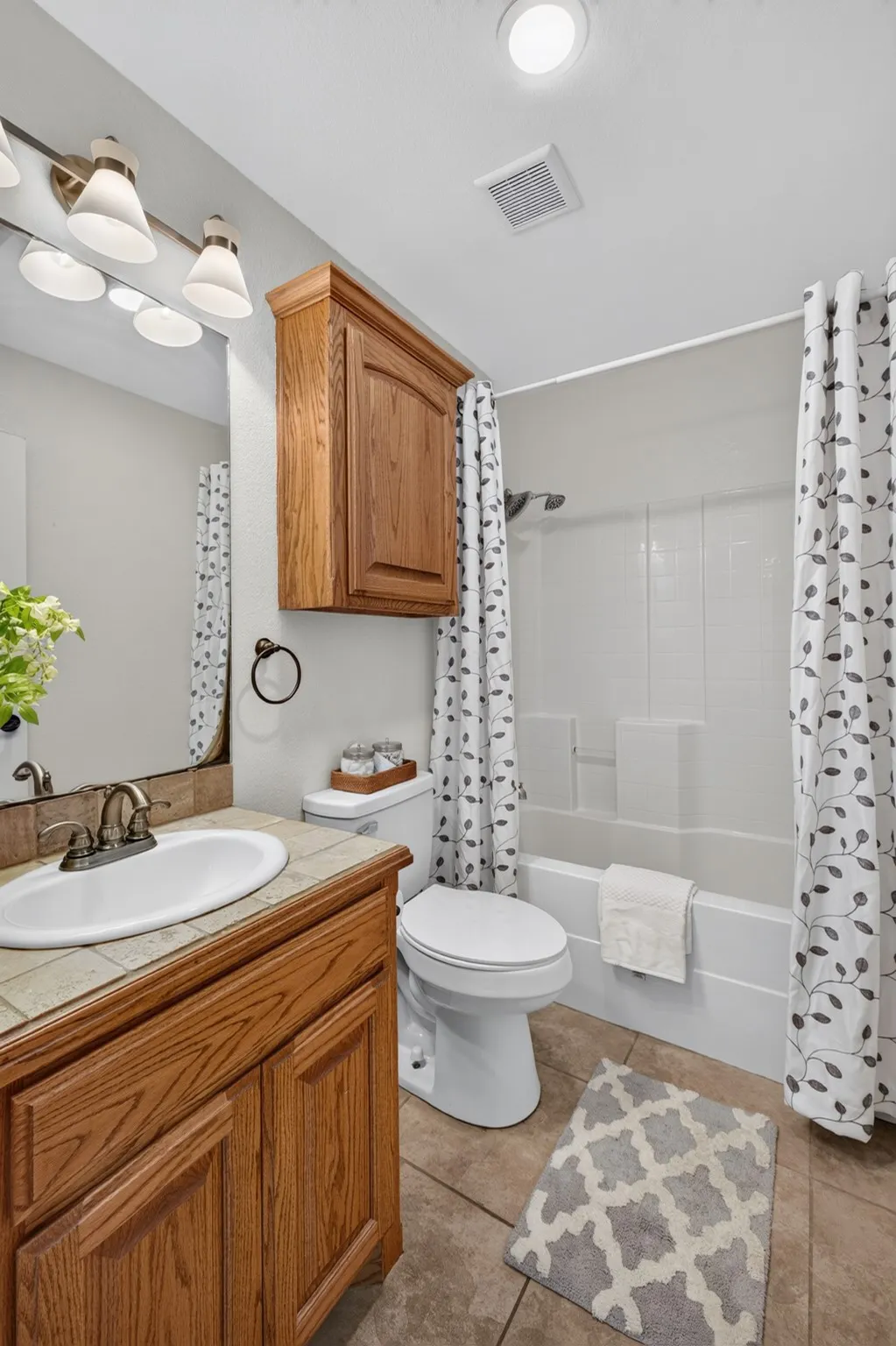 Single Family Residence For Sale in Taylor County , 101 Dollar Bill Drive, Abilene, Texas 79602, 3 Bedroom, 2 Bathroom, 2 Garage spaces, 1,796 Sqft, built in 2007, mls#21315809, Real Estate Agent in Abilene, Homes For Sale in Taylor county, Homes For Sale in Abilene, Realtor in Abilene Texas, Real Estate Brokerage Independent Realty Texas, Luminita Cordes Realtor