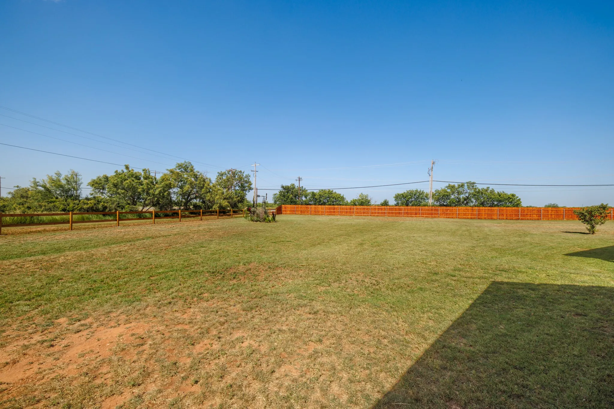 Single Family Residence For Sale in Taylor County , 101 Dollar Bill Drive, Abilene, Texas 79602, 3 Bedroom, 2 Bathroom, 2 Garage spaces, 1,796 Sqft, built in 2007, mls#21315809, Real Estate Agent in Abilene, Homes For Sale in Taylor county, Homes For Sale in Abilene, Realtor in Abilene Texas, Real Estate Brokerage Independent Realty Texas, Luminita Cordes Realtor