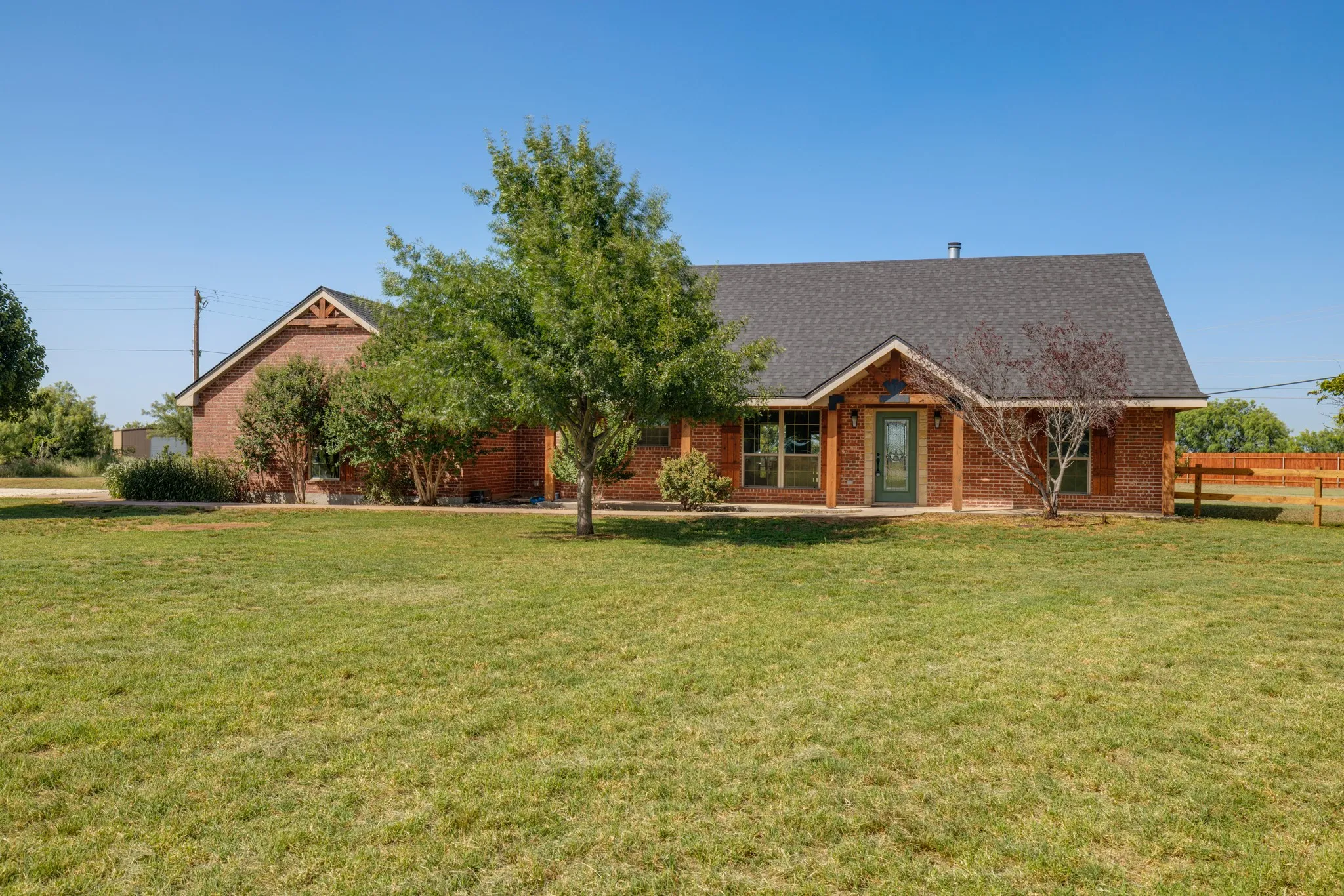 Single Family Residence For Sale in Taylor County , 101 Dollar Bill Drive, Abilene, Texas 79602, 3 Bedroom, 2 Bathroom, 2 Garage spaces, 1,796 Sqft, built in 2007, mls#21315809, Real Estate Agent in Abilene, Homes For Sale in Taylor county, Homes For Sale in Abilene, Realtor in Abilene Texas, Real Estate Brokerage Independent Realty Texas, Luminita Cordes Realtor