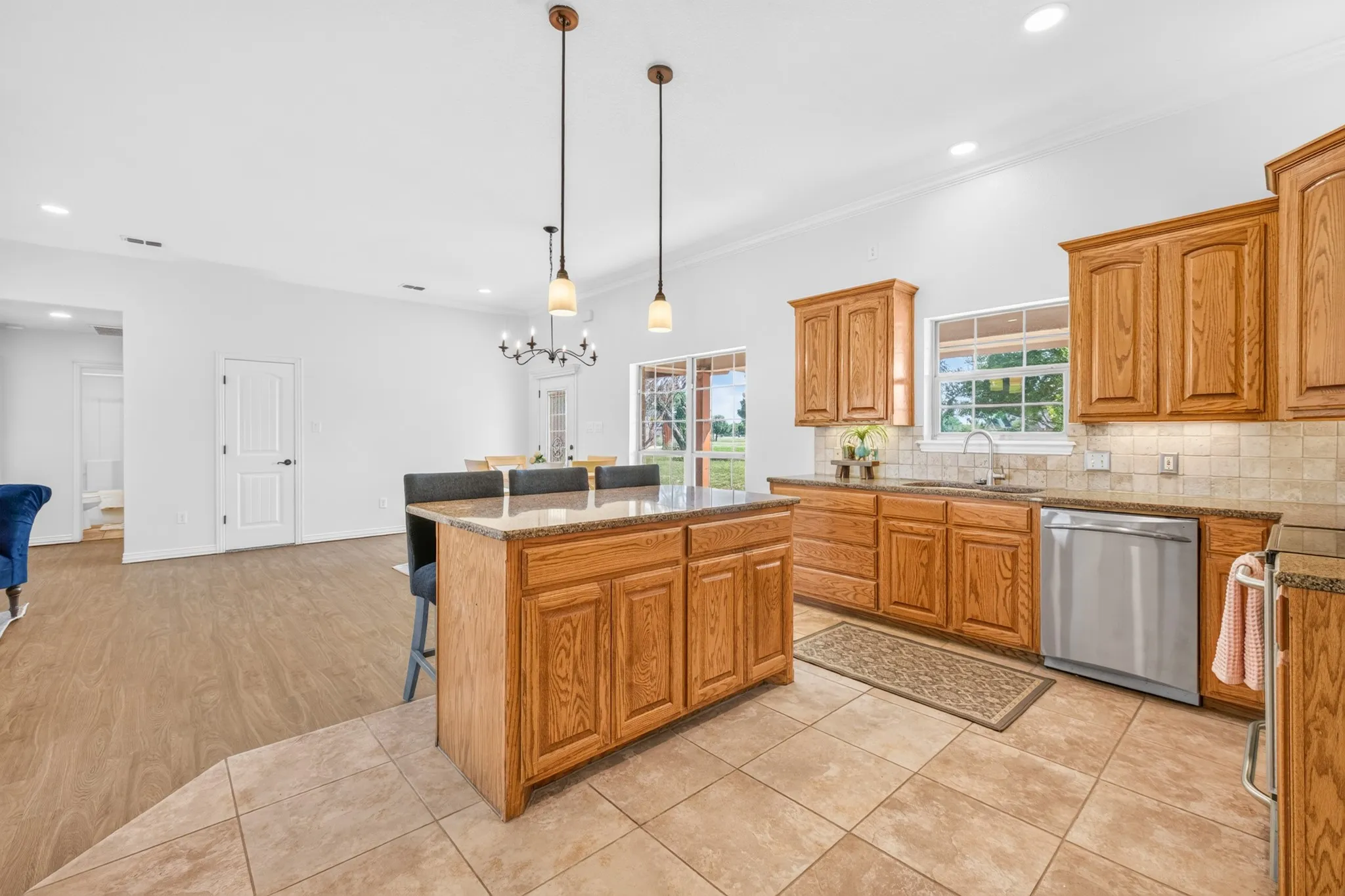 Single Family Residence For Sale in Taylor County , 101 Dollar Bill Drive, Abilene, Texas 79602, 3 Bedroom, 2 Bathroom, 2 Garage spaces, 1,796 Sqft, built in 2007, mls#21315809, Real Estate Agent in Abilene, Homes For Sale in Taylor county, Homes For Sale in Abilene, Realtor in Abilene Texas, Real Estate Brokerage Independent Realty Texas, Luminita Cordes Realtor