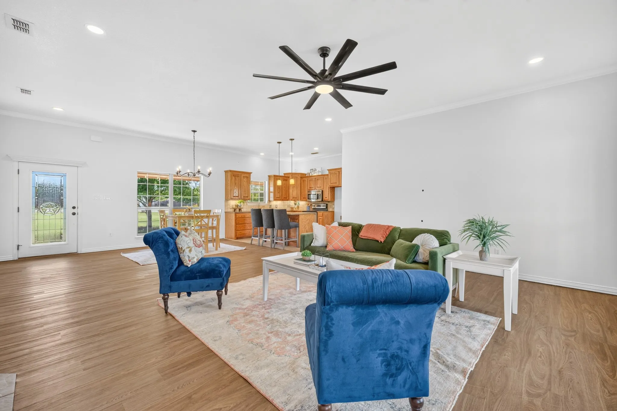 Single Family Residence For Sale in Taylor County , 101 Dollar Bill Drive, Abilene, Texas 79602, 3 Bedroom, 2 Bathroom, 2 Garage spaces, 1,796 Sqft, built in 2007, mls#21315809, Real Estate Agent in Abilene, Homes For Sale in Taylor county, Homes For Sale in Abilene, Realtor in Abilene Texas, Real Estate Brokerage Independent Realty Texas, Luminita Cordes Realtor