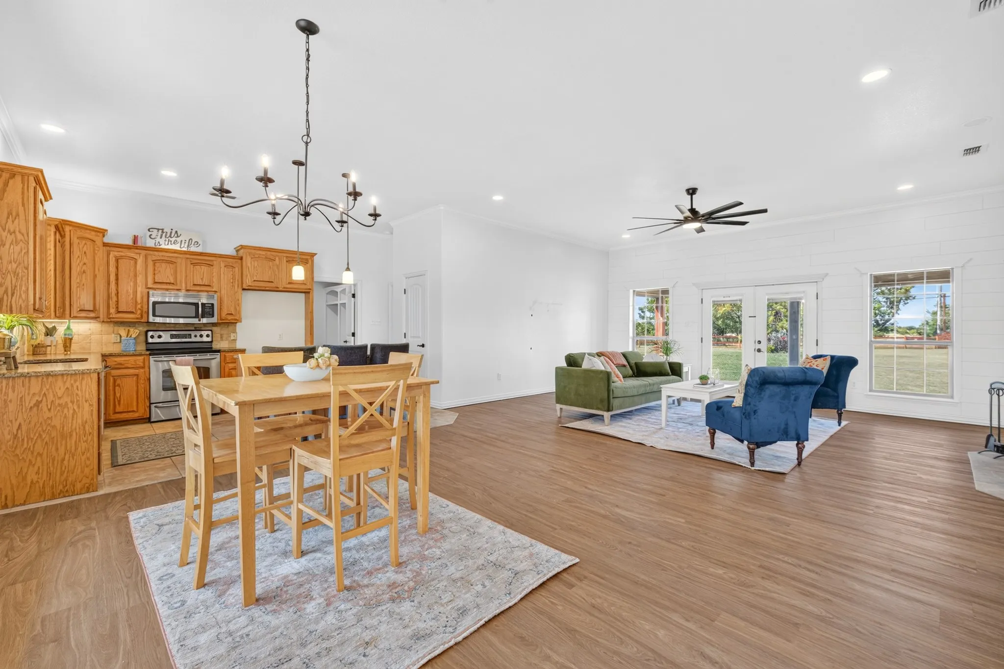 Single Family Residence For Sale in Taylor County , 101 Dollar Bill Drive, Abilene, Texas 79602, 3 Bedroom, 2 Bathroom, 2 Garage spaces, 1,796 Sqft, built in 2007, mls#21315809, Real Estate Agent in Abilene, Homes For Sale in Taylor county, Homes For Sale in Abilene, Realtor in Abilene Texas, Real Estate Brokerage Independent Realty Texas, Luminita Cordes Realtor