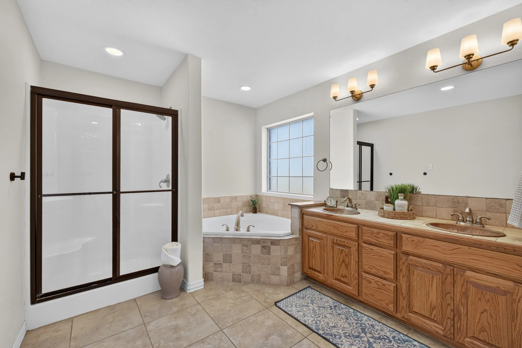 Single Family Residence For Sale in Taylor County , 101 Dollar Bill Drive, Abilene, Texas 79602, 3 Bedroom, 2 Bathroom, 2 Garage spaces, 1,796 Sqft, built in 2007, mls#21315809, Real Estate Agent in Abilene, Homes For Sale in Taylor county, Homes For Sale in Abilene, Realtor in Abilene Texas, Real Estate Brokerage Independent Realty Texas, Luminita Cordes Realtor