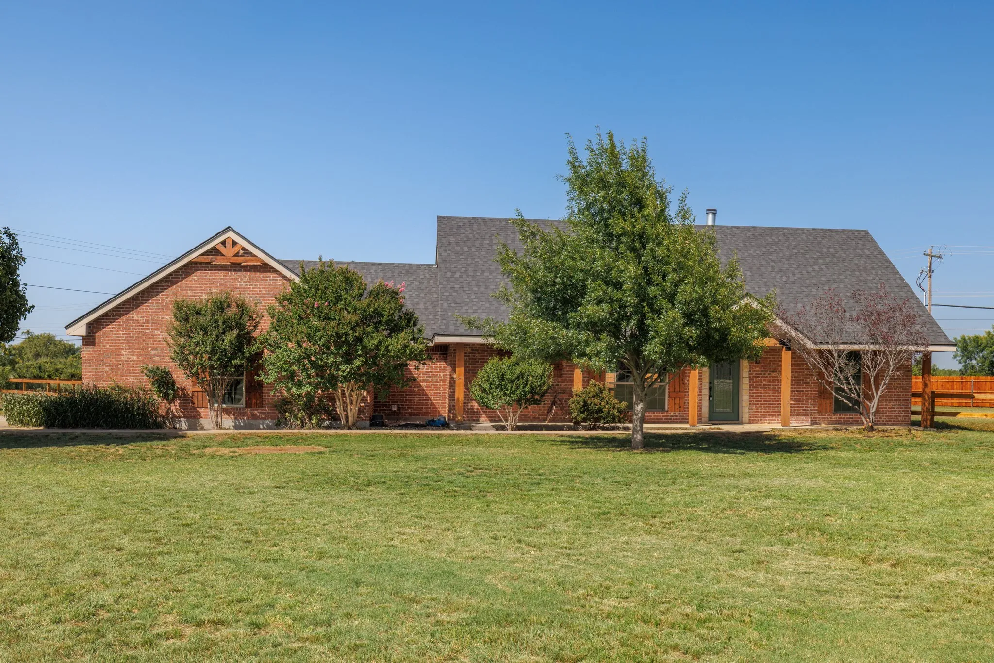 Single Family Residence For Sale in Taylor County , 101 Dollar Bill Drive, Abilene, Texas 79602, 3 Bedroom, 2 Bathroom, 2 Garage spaces, 1,796 Sqft, built in 2007, mls#21315809, Real Estate Agent in Abilene, Homes For Sale in Taylor county, Homes For Sale in Abilene, Realtor in Abilene Texas, Real Estate Brokerage Independent Realty Texas, Luminita Cordes Realtor