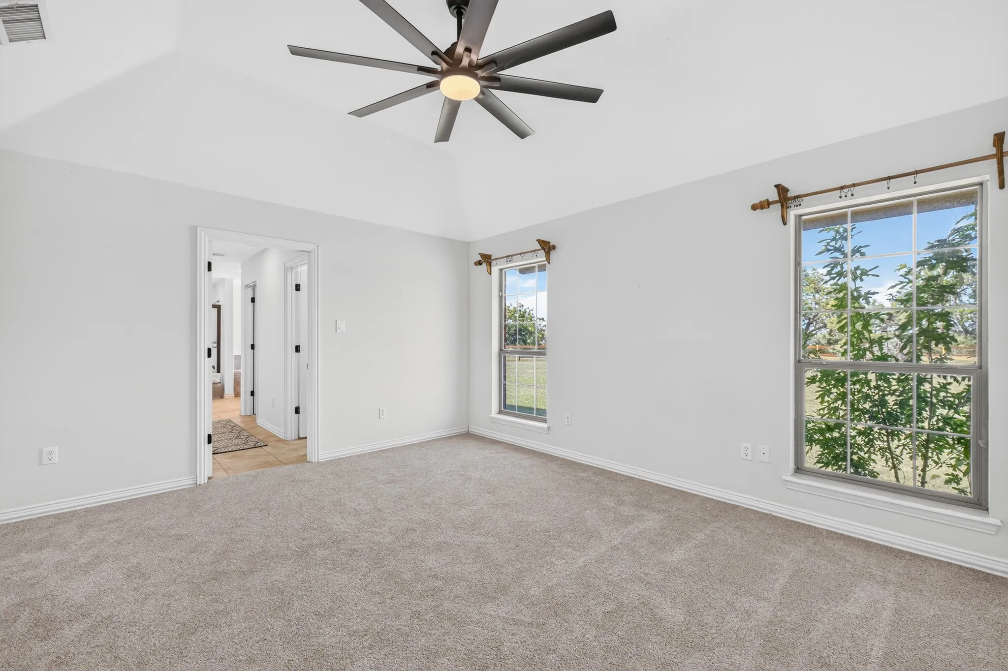 Single Family Residence For Sale in Taylor County , 101 Dollar Bill Drive, Abilene, Texas 79602, 3 Bedroom, 2 Bathroom, 2 Garage spaces, 1,796 Sqft, built in 2007, mls#21315809, Real Estate Agent in Abilene, Homes For Sale in Taylor county, Homes For Sale in Abilene, Realtor in Abilene Texas, Real Estate Brokerage Independent Realty Texas, Luminita Cordes Realtor