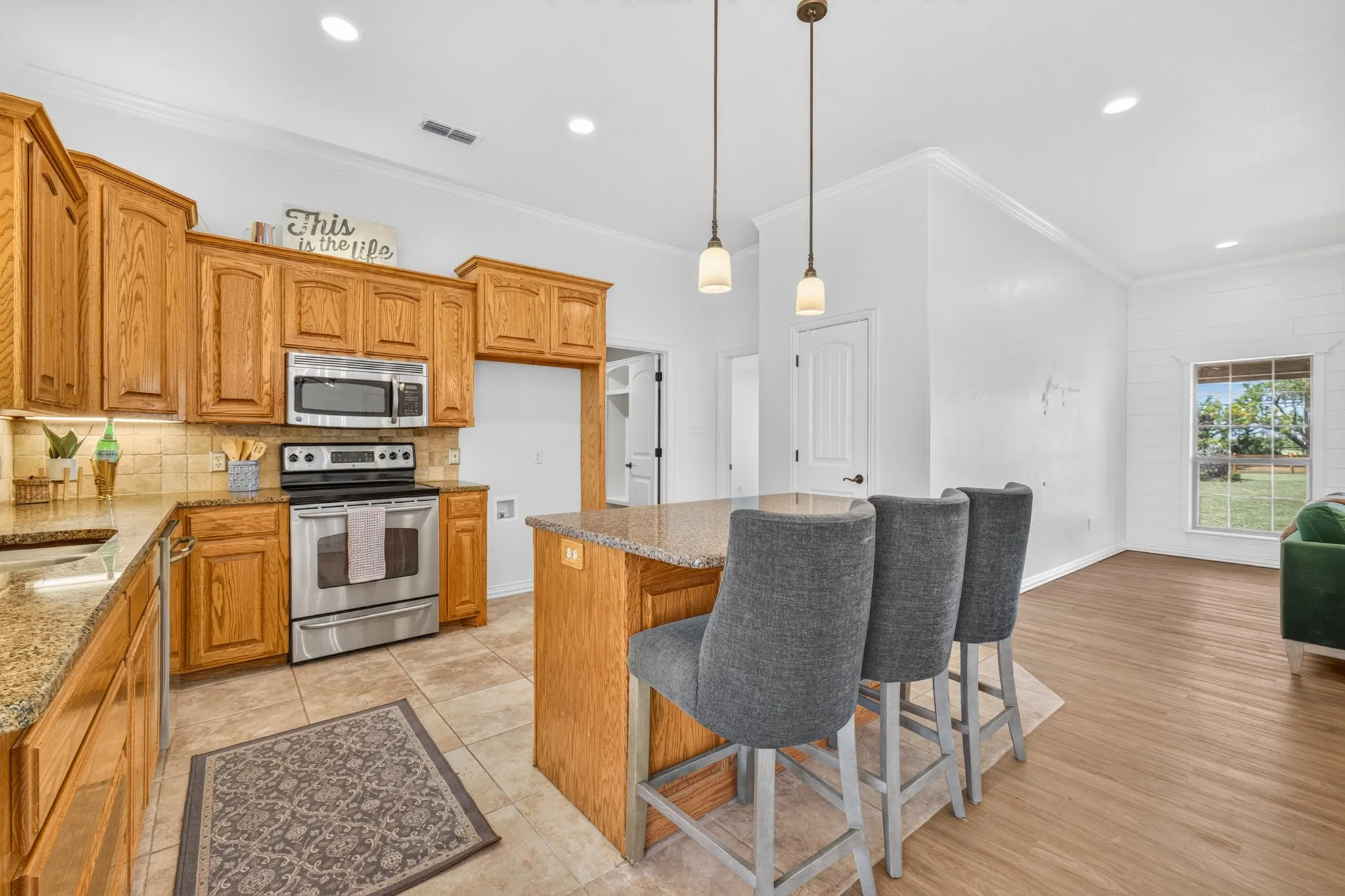 Single Family Residence For Sale in Taylor County , 101 Dollar Bill Drive, Abilene, Texas 79602, 3 Bedroom, 2 Bathroom, 2 Garage spaces, 1,796 Sqft, built in 2007, mls#21315809, Real Estate Agent in Abilene, Homes For Sale in Taylor county, Homes For Sale in Abilene, Realtor in Abilene Texas, Real Estate Brokerage Independent Realty Texas, Luminita Cordes Realtor