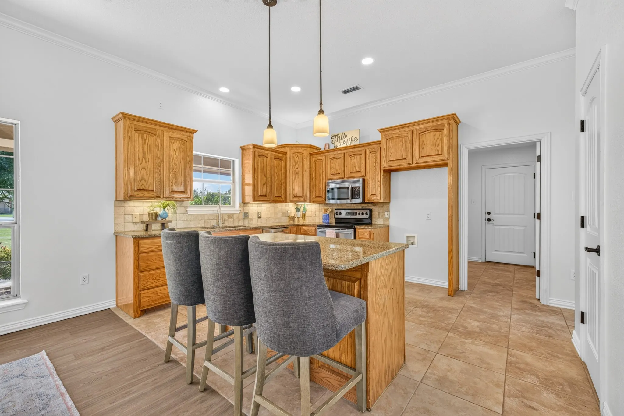 Single Family Residence For Sale in Taylor County , 101 Dollar Bill Drive, Abilene, Texas 79602, 3 Bedroom, 2 Bathroom, 2 Garage spaces, 1,796 Sqft, built in 2007, mls#21315809, Real Estate Agent in Abilene, Homes For Sale in Taylor county, Homes For Sale in Abilene, Realtor in Abilene Texas, Real Estate Brokerage Independent Realty Texas, Luminita Cordes Realtor