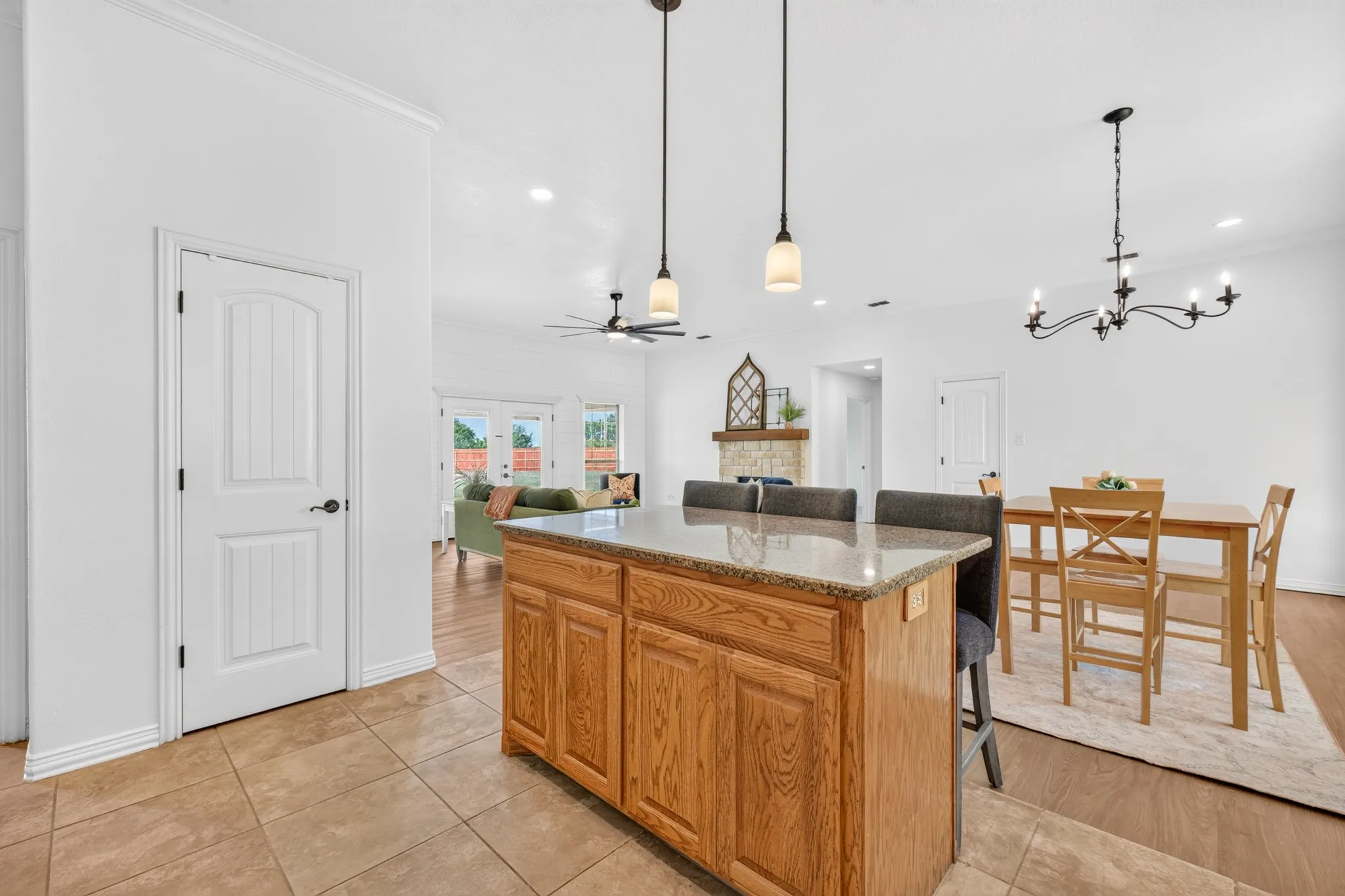 Single Family Residence For Sale in Taylor County , 101 Dollar Bill Drive, Abilene, Texas 79602, 3 Bedroom, 2 Bathroom, 2 Garage spaces, 1,796 Sqft, built in 2007, mls#21315809, Real Estate Agent in Abilene, Homes For Sale in Taylor county, Homes For Sale in Abilene, Realtor in Abilene Texas, Real Estate Brokerage Independent Realty Texas, Luminita Cordes Realtor