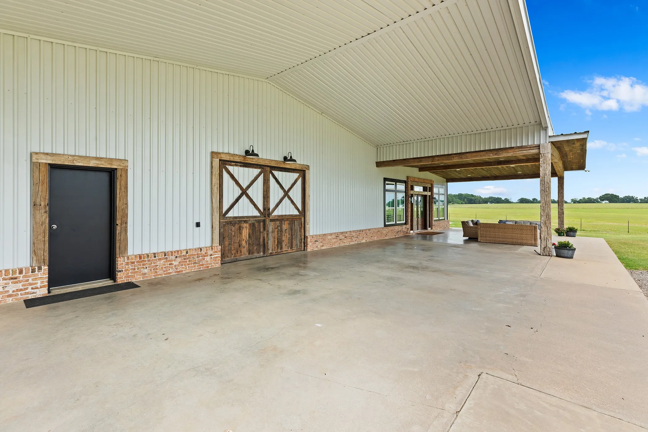 Single Family Residence For Sale in Van Zandt County , 931 VZ County Road 2306, Canton, Texas 75103, 4 Bedroom, 2 Bathroom, Garage spaces, 3,100 Sqft, built in 1998, mls#21316244, Real Estate Agent in Canton, Homes For Sale in Van Zandt county, Homes For Sale in Canton, Realtor in Canton Texas, Real Estate Brokerage Independent Realty Texas, Luminita Cordes Realtor