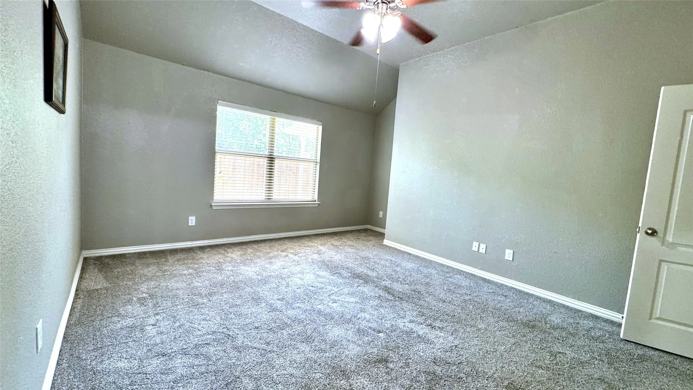Single Family Residence For Sale in Dallas County , 6440 Parkstone Way, Dallas, Texas 75249, 3 Bedroom, 2 Bathroom, 2 Garage spaces, 1,791 Sqft, built in 2012, mls#21314608, Real Estate Agent in Dallas, Homes For Sale in Dallas county, Homes For Sale in Dallas, Realtor in Dallas Texas, Real Estate Brokerage Independent Realty Texas, Luminita Cordes Realtor