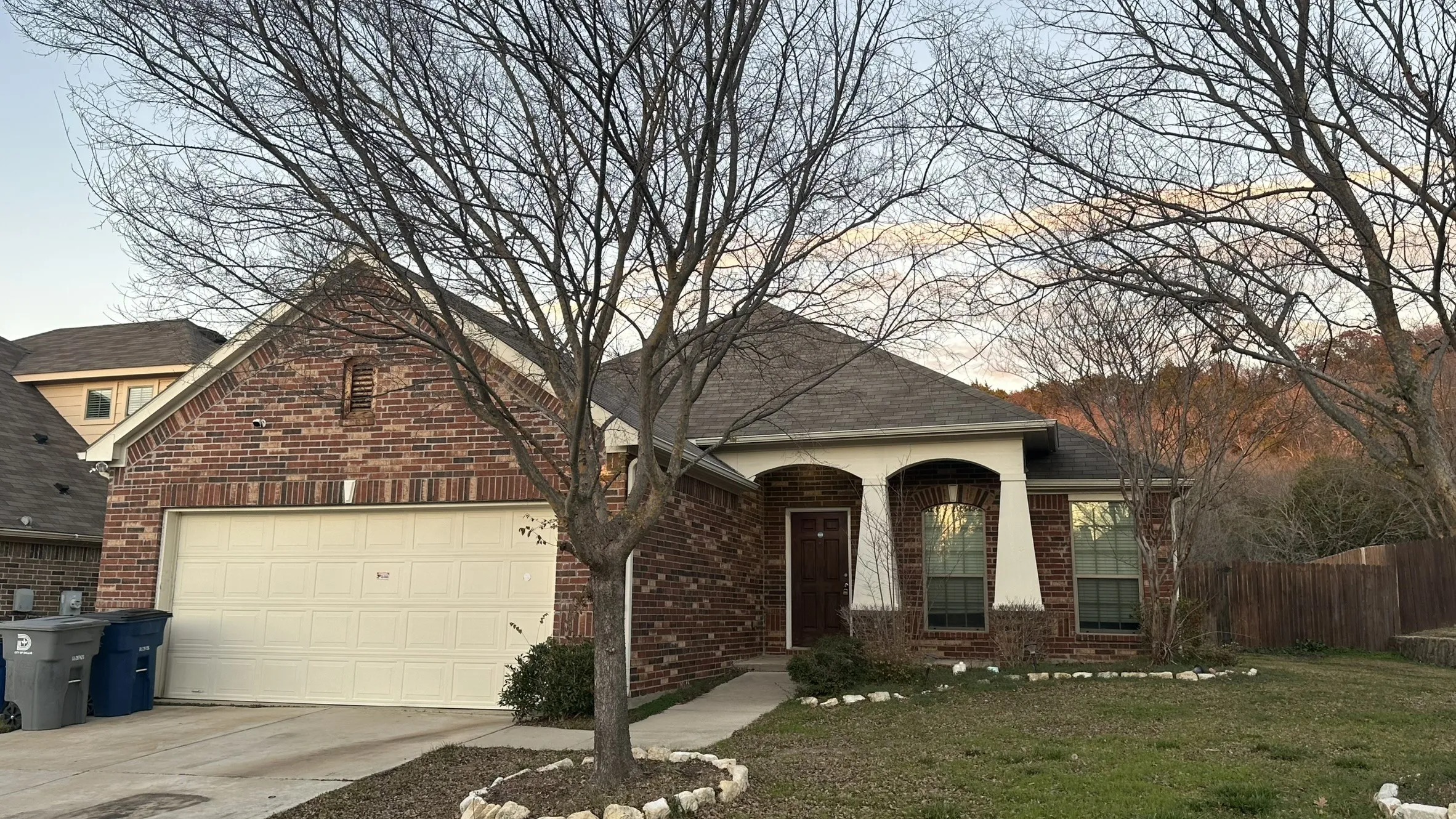 Single Family Residence For Sale in Dallas County , 6440 Parkstone Way, Dallas, Texas 75249, 3 Bedroom, 2 Bathroom, 2 Garage spaces, 1,791 Sqft, built in 2012, mls#21314608, Real Estate Agent in Dallas, Homes For Sale in Dallas county, Homes For Sale in Dallas, Realtor in Dallas Texas, Real Estate Brokerage Independent Realty Texas, Luminita Cordes Realtor