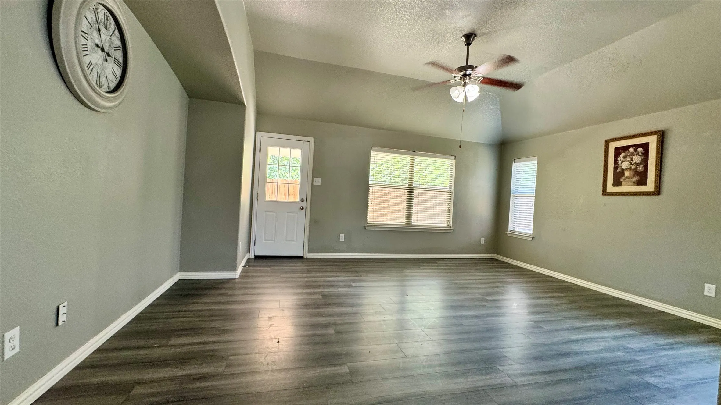 Single Family Residence For Sale in Dallas County , 6440 Parkstone Way, Dallas, Texas 75249, 3 Bedroom, 2 Bathroom, 2 Garage spaces, 1,791 Sqft, built in 2012, mls#21314608, Real Estate Agent in Dallas, Homes For Sale in Dallas county, Homes For Sale in Dallas, Realtor in Dallas Texas, Real Estate Brokerage Independent Realty Texas, Luminita Cordes Realtor