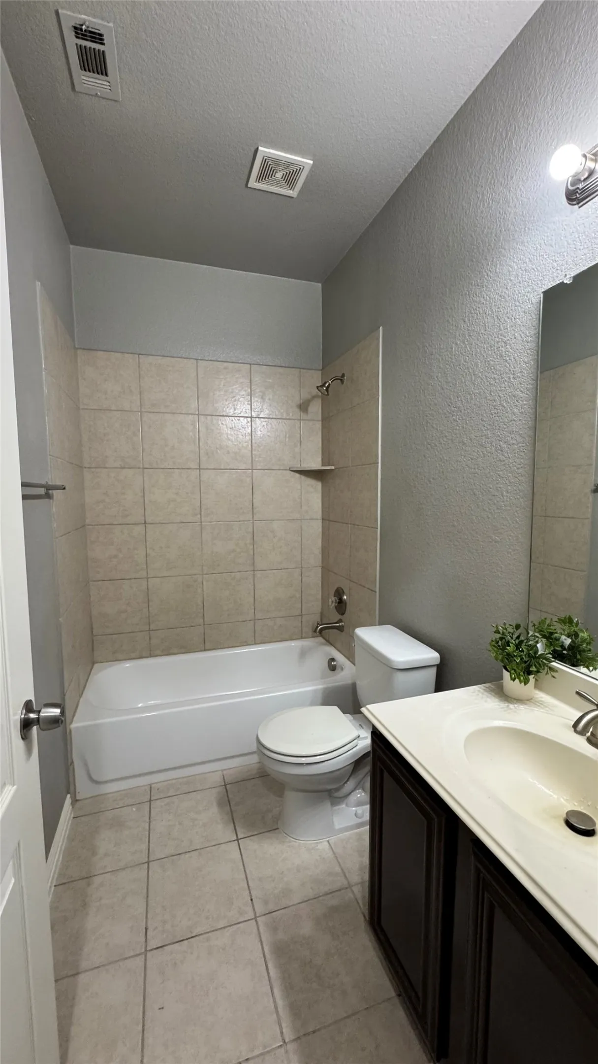 Single Family Residence For Sale in Dallas County , 6440 Parkstone Way, Dallas, Texas 75249, 3 Bedroom, 2 Bathroom, 2 Garage spaces, 1,791 Sqft, built in 2012, mls#21314608, Real Estate Agent in Dallas, Homes For Sale in Dallas county, Homes For Sale in Dallas, Realtor in Dallas Texas, Real Estate Brokerage Independent Realty Texas, Luminita Cordes Realtor