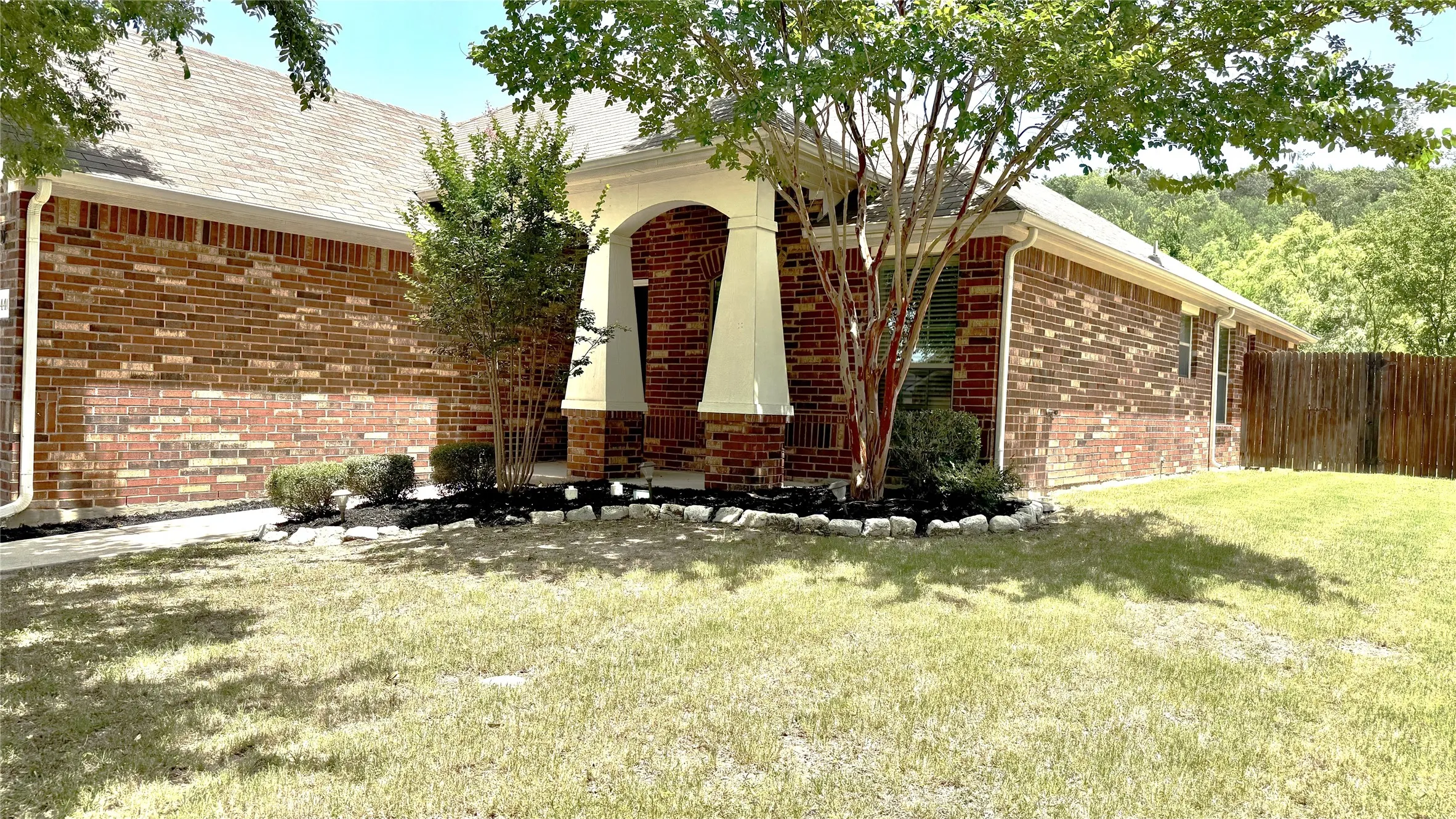 Single Family Residence For Sale in Dallas County , 6440 Parkstone Way, Dallas, Texas 75249, 3 Bedroom, 2 Bathroom, 2 Garage spaces, 1,791 Sqft, built in 2012, mls#21314608, Real Estate Agent in Dallas, Homes For Sale in Dallas county, Homes For Sale in Dallas, Realtor in Dallas Texas, Real Estate Brokerage Independent Realty Texas, Luminita Cordes Realtor