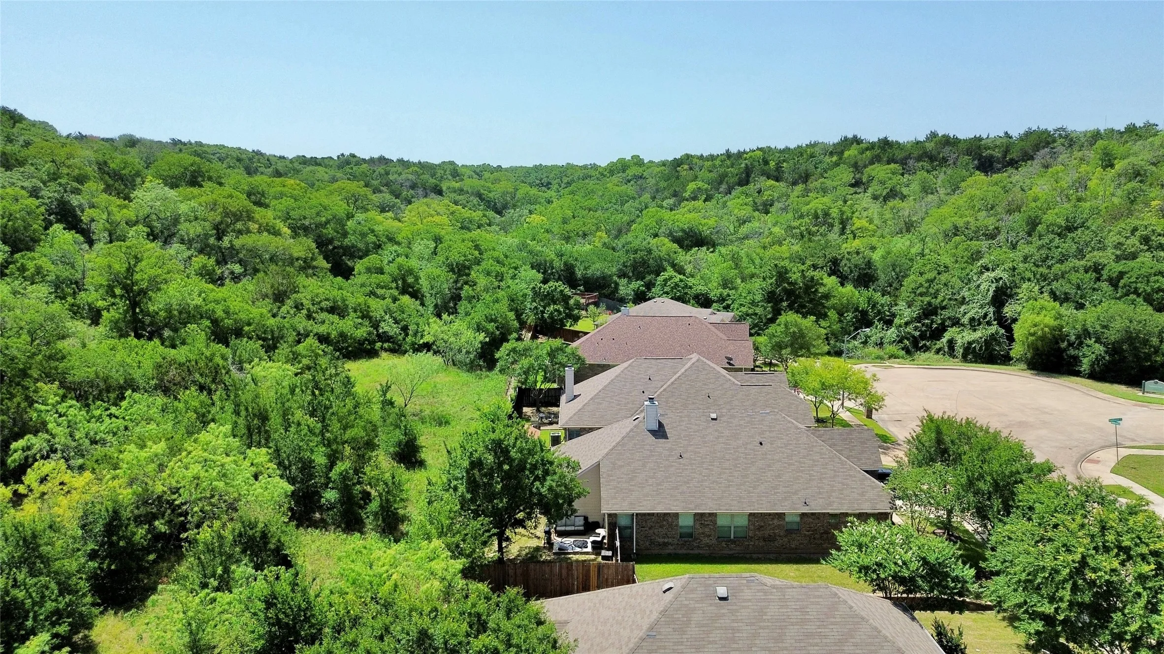 Single Family Residence For Sale in Dallas County , 6440 Parkstone Way, Dallas, Texas 75249, 3 Bedroom, 2 Bathroom, 2 Garage spaces, 1,791 Sqft, built in 2012, mls#21314608, Real Estate Agent in Dallas, Homes For Sale in Dallas county, Homes For Sale in Dallas, Realtor in Dallas Texas, Real Estate Brokerage Independent Realty Texas, Luminita Cordes Realtor