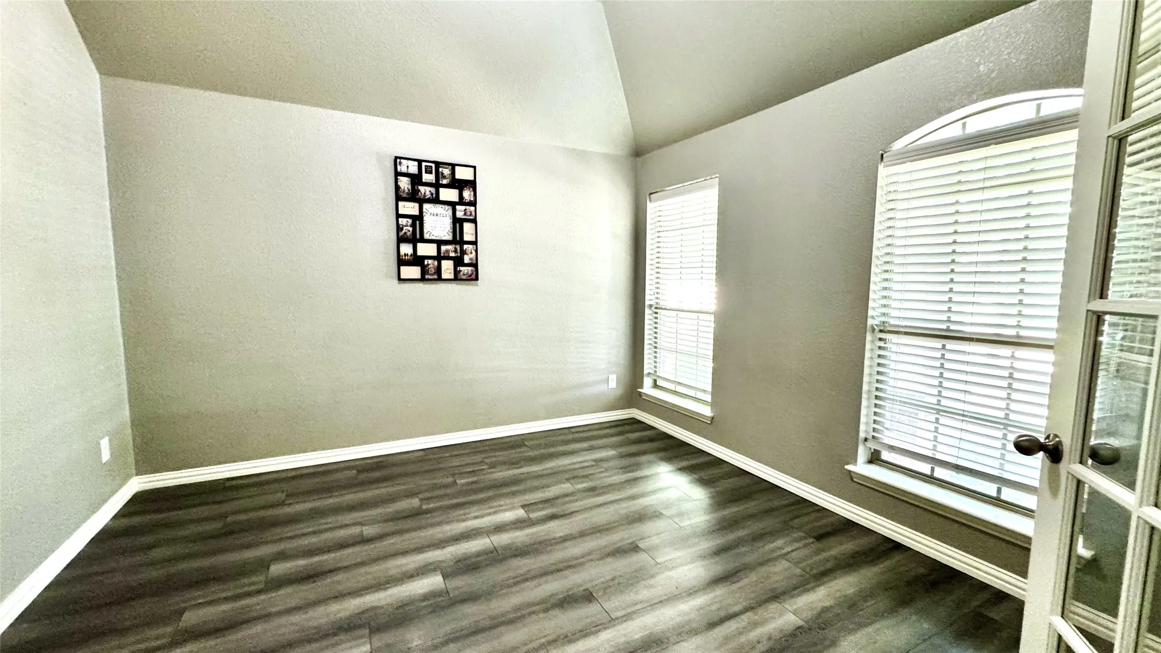 Single Family Residence For Sale in Dallas County , 6440 Parkstone Way, Dallas, Texas 75249, 3 Bedroom, 2 Bathroom, 2 Garage spaces, 1,791 Sqft, built in 2012, mls#21314608, Real Estate Agent in Dallas, Homes For Sale in Dallas county, Homes For Sale in Dallas, Realtor in Dallas Texas, Real Estate Brokerage Independent Realty Texas, Luminita Cordes Realtor