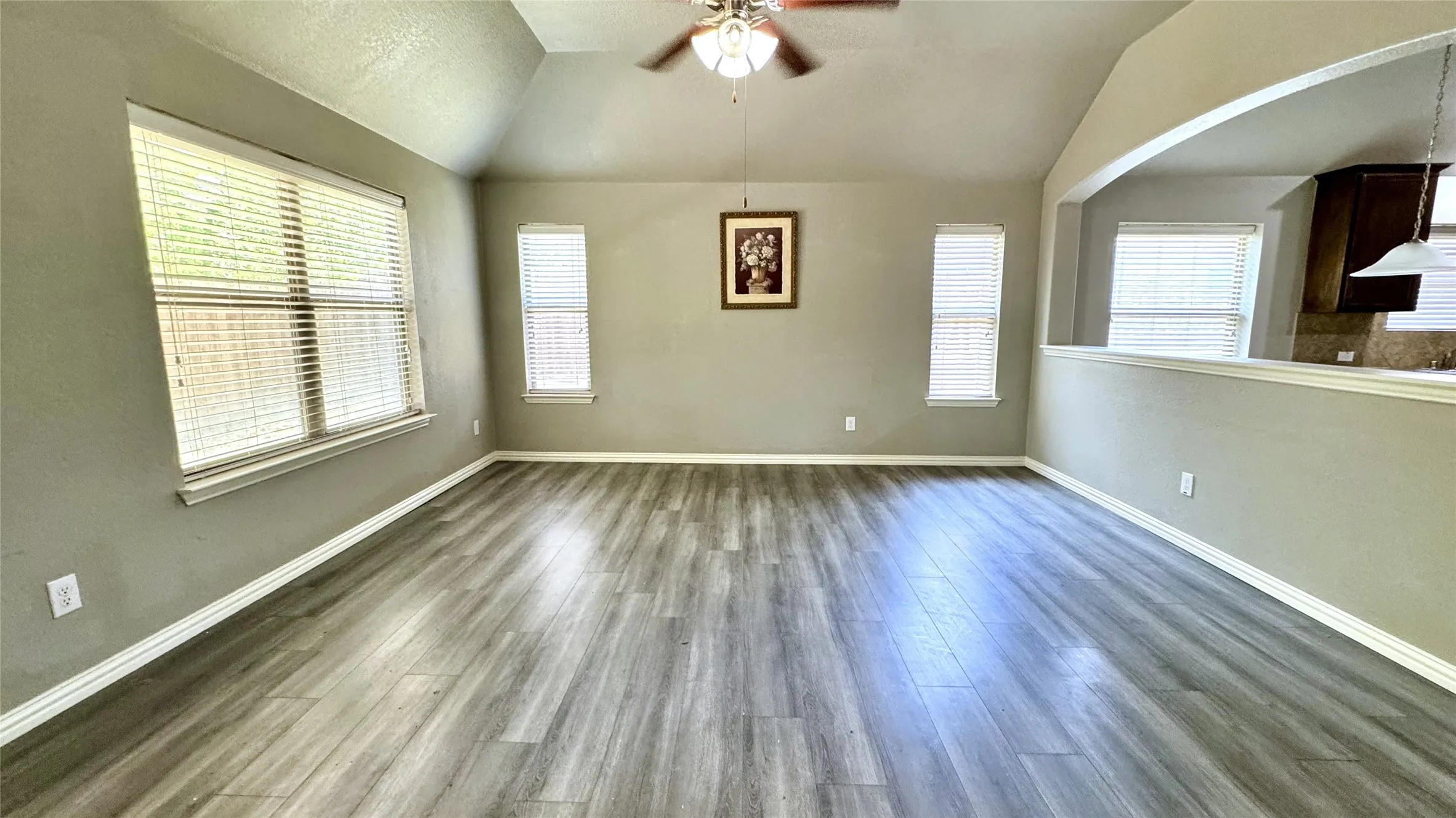 Single Family Residence For Sale in Dallas County , 6440 Parkstone Way, Dallas, Texas 75249, 3 Bedroom, 2 Bathroom, 2 Garage spaces, 1,791 Sqft, built in 2012, mls#21314608, Real Estate Agent in Dallas, Homes For Sale in Dallas county, Homes For Sale in Dallas, Realtor in Dallas Texas, Real Estate Brokerage Independent Realty Texas, Luminita Cordes Realtor