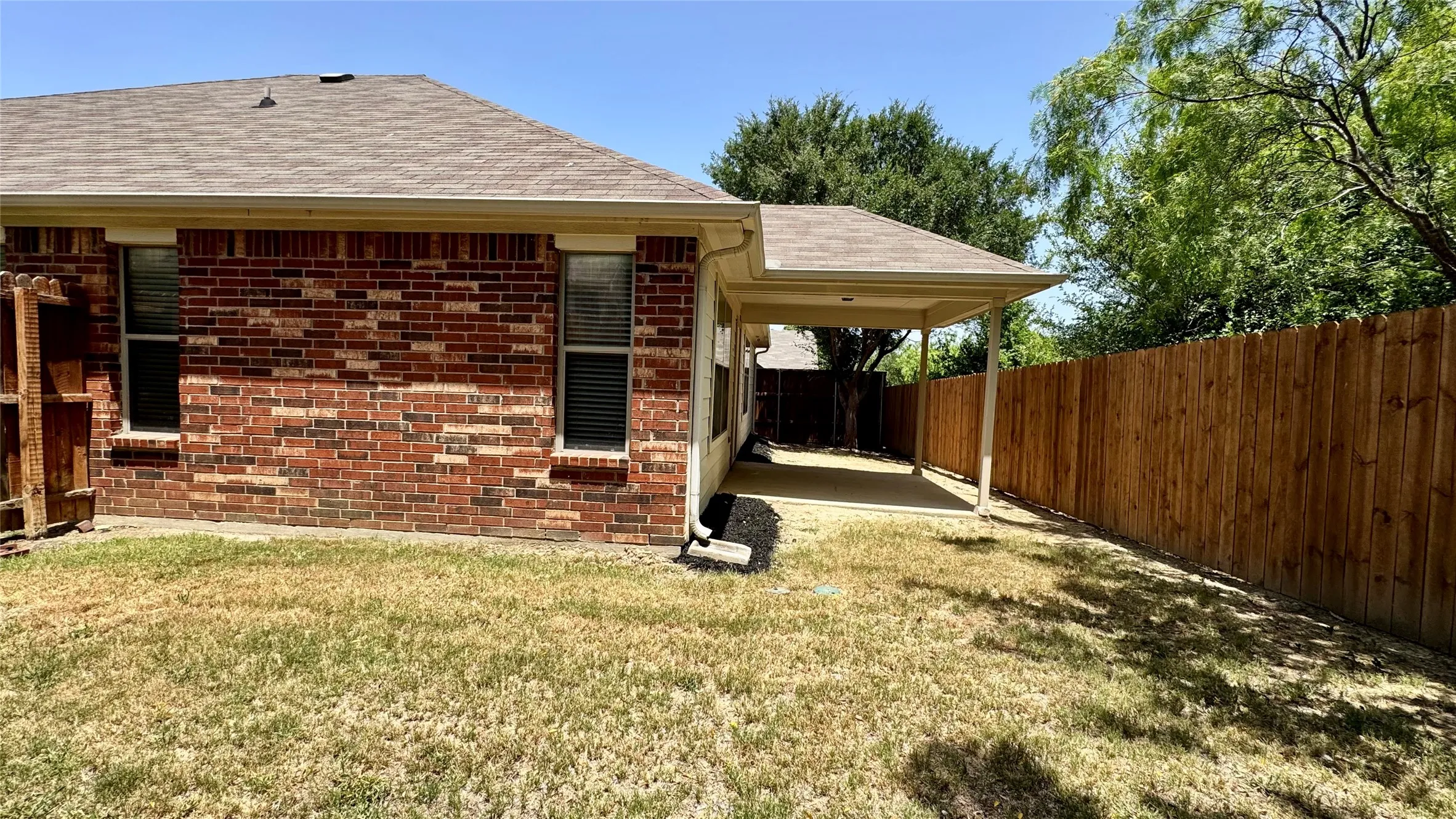 Single Family Residence For Sale in Dallas County , 6440 Parkstone Way, Dallas, Texas 75249, 3 Bedroom, 2 Bathroom, 2 Garage spaces, 1,791 Sqft, built in 2012, mls#21314608, Real Estate Agent in Dallas, Homes For Sale in Dallas county, Homes For Sale in Dallas, Realtor in Dallas Texas, Real Estate Brokerage Independent Realty Texas, Luminita Cordes Realtor