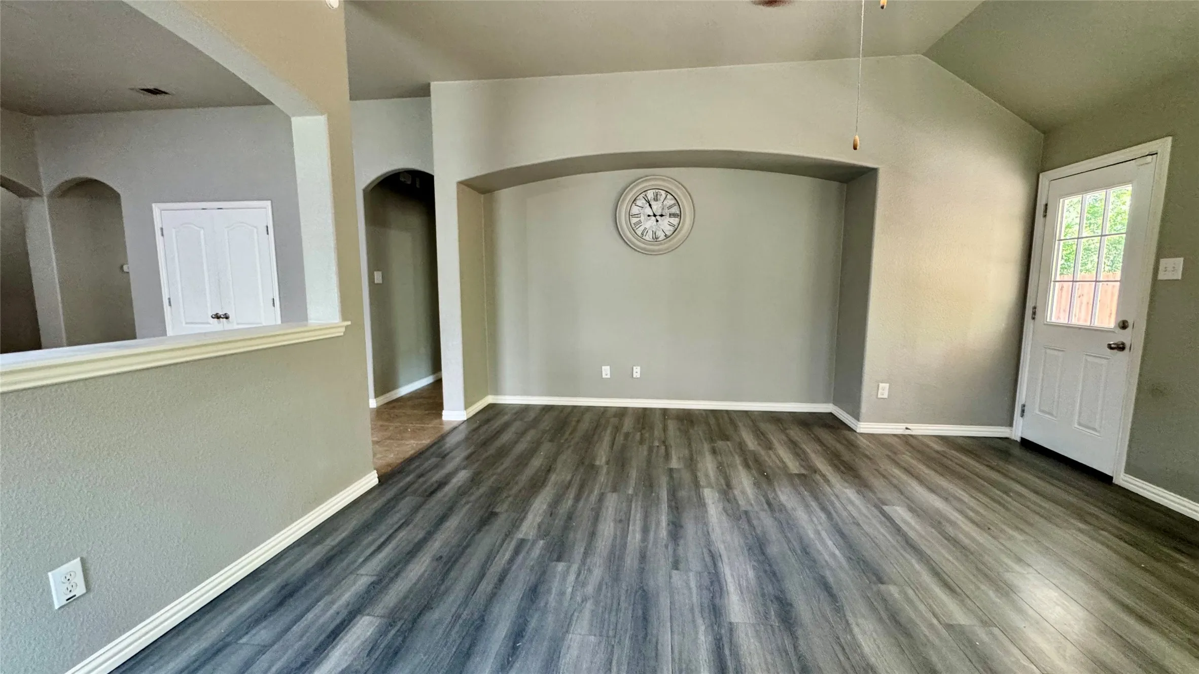 Single Family Residence For Sale in Dallas County , 6440 Parkstone Way, Dallas, Texas 75249, 3 Bedroom, 2 Bathroom, 2 Garage spaces, 1,791 Sqft, built in 2012, mls#21314608, Real Estate Agent in Dallas, Homes For Sale in Dallas county, Homes For Sale in Dallas, Realtor in Dallas Texas, Real Estate Brokerage Independent Realty Texas, Luminita Cordes Realtor